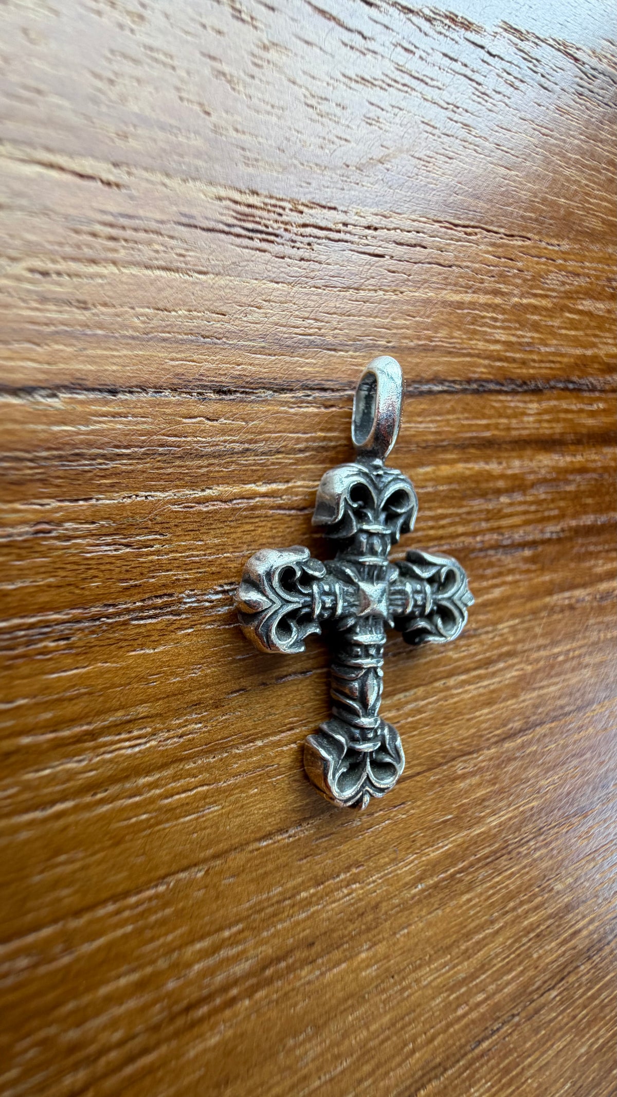 CHROME HEARTS TINY FILIGREE CROSS SILVER PENDANT