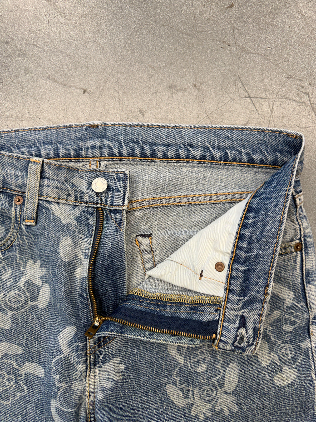 LEVIS VERDY AOP JEANS (31/32) (SILVER BACK TAB)
