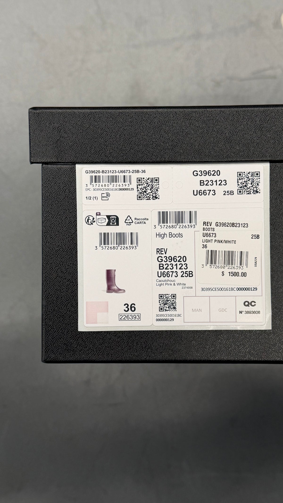 2026 CHANEL INTERLOCKING LOGO RUBBER RAIN BOOTS