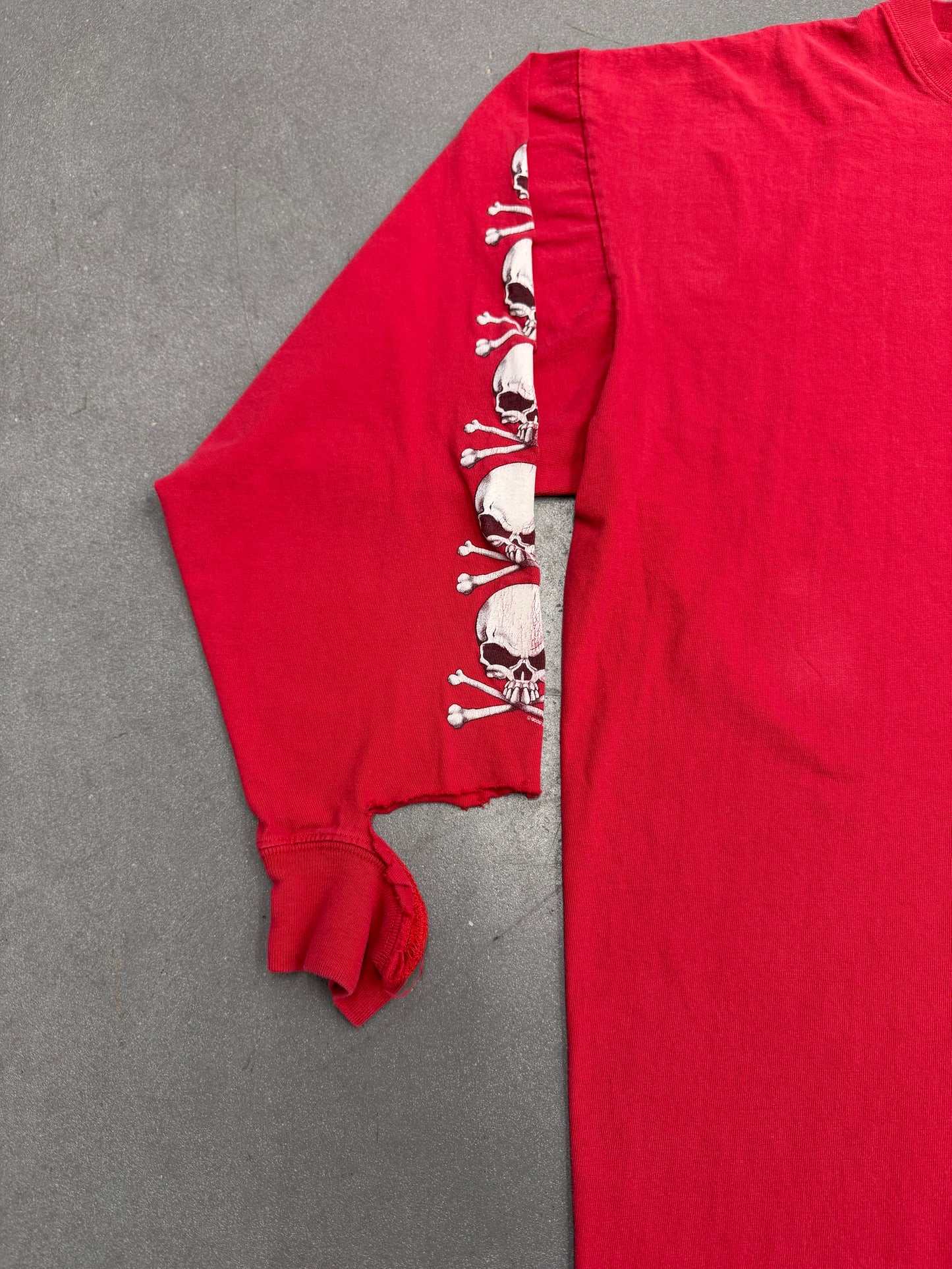 2001 GOOD SPORTS SKULL AND CROSSBONES LS TEE (FADED BLACK TAG)