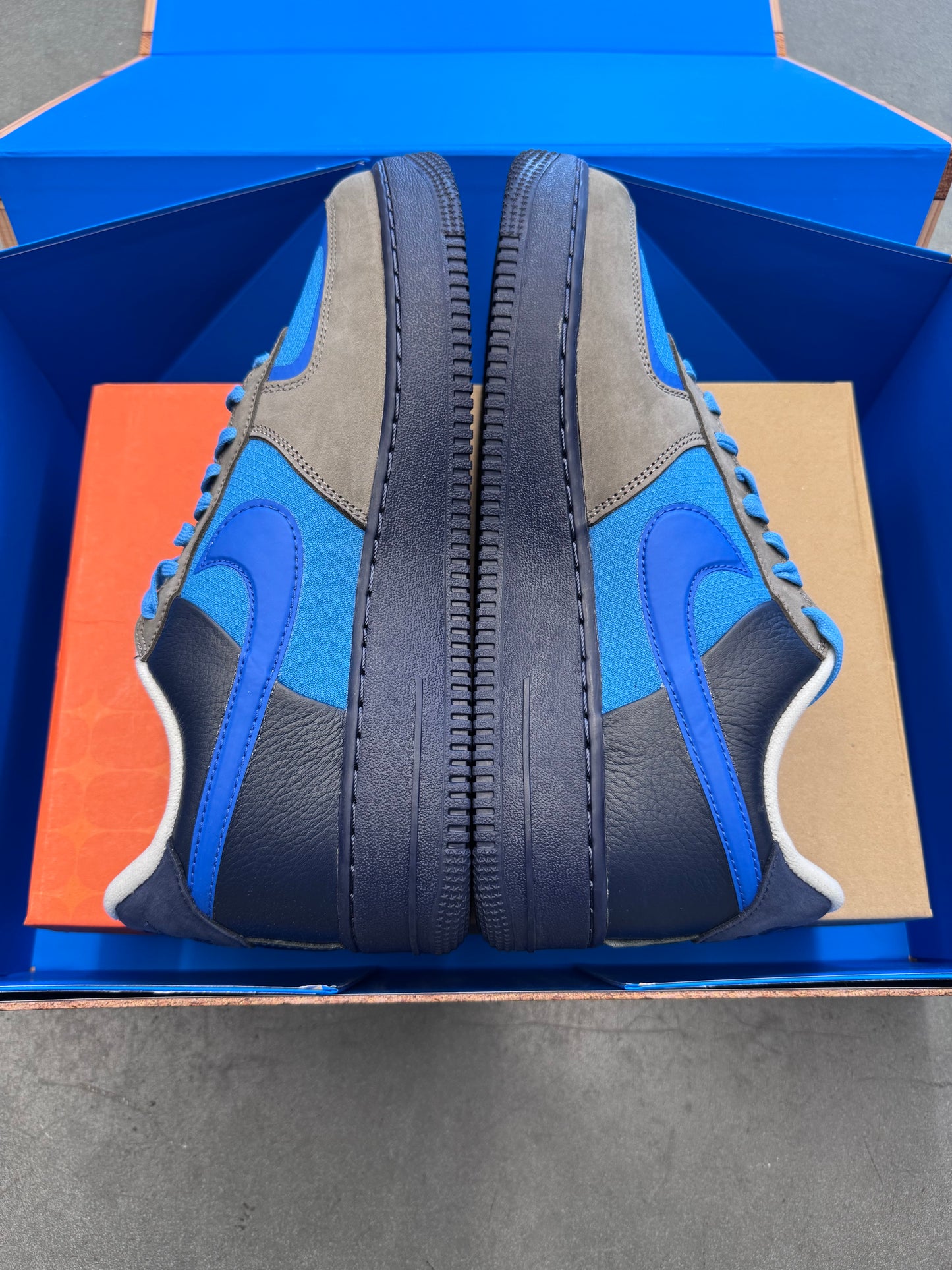 2024 SIZE 9.5 NIKE AIR MAX 95 & NIKE AIR FORCE 1 LOW STASH SPECIAL BOX (WITH POSTER) (SIGNED) (BRAND NEW OG ALL)