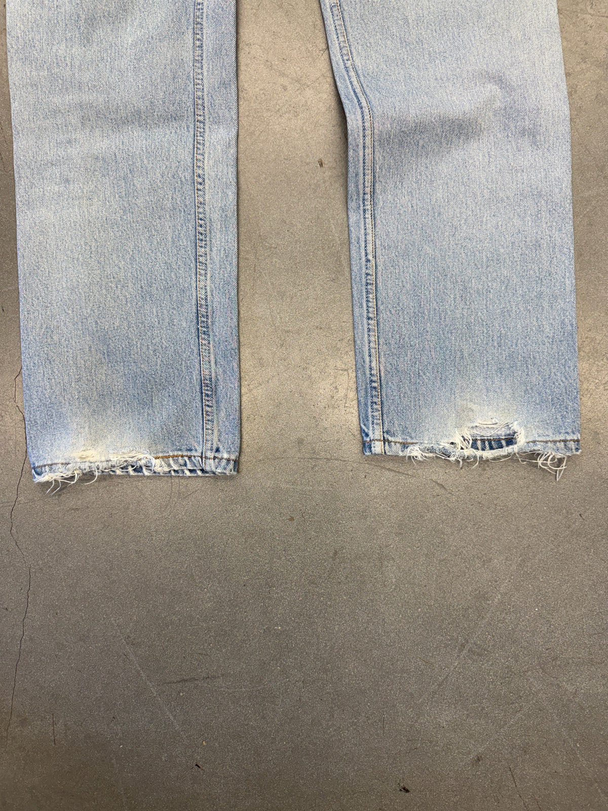 90S LEVI'S 501 DISTRESSED LIGHT DENIM JEANS (FADED BACK PATCH) (33X32)