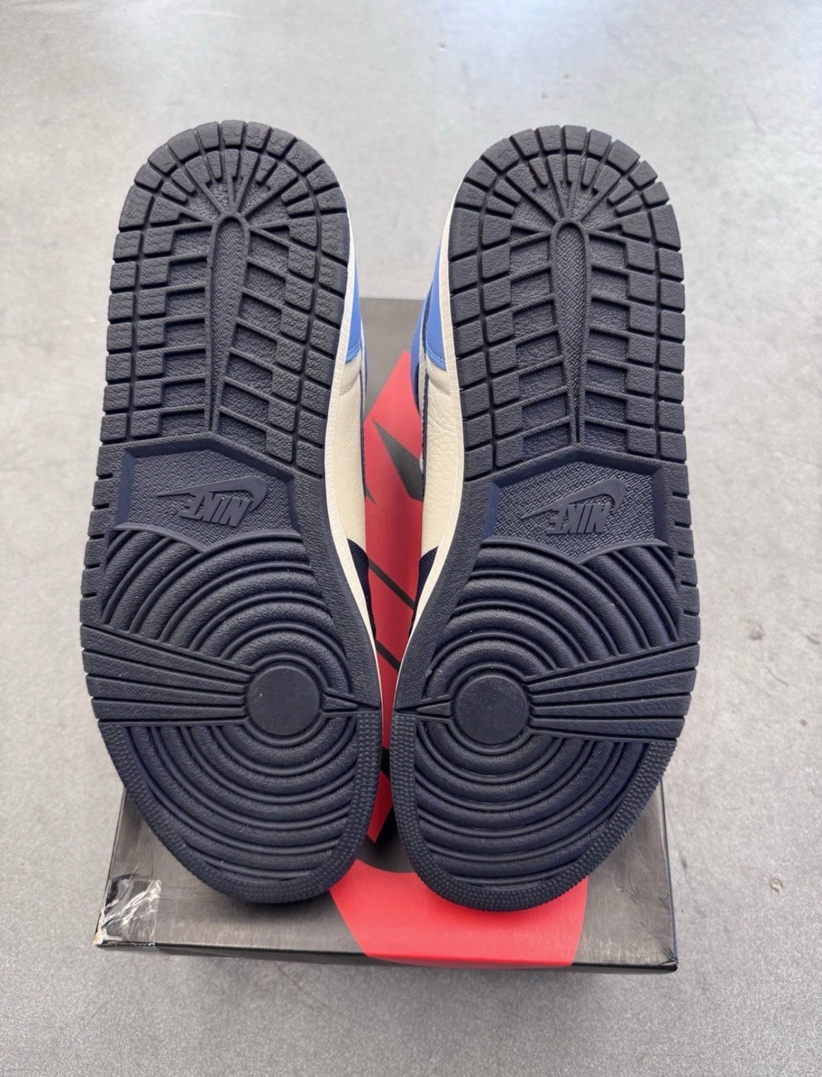 2019 SIZE 10.5 JORDAN 1 RETRO HIGH OBSIDIAN WITH BOX