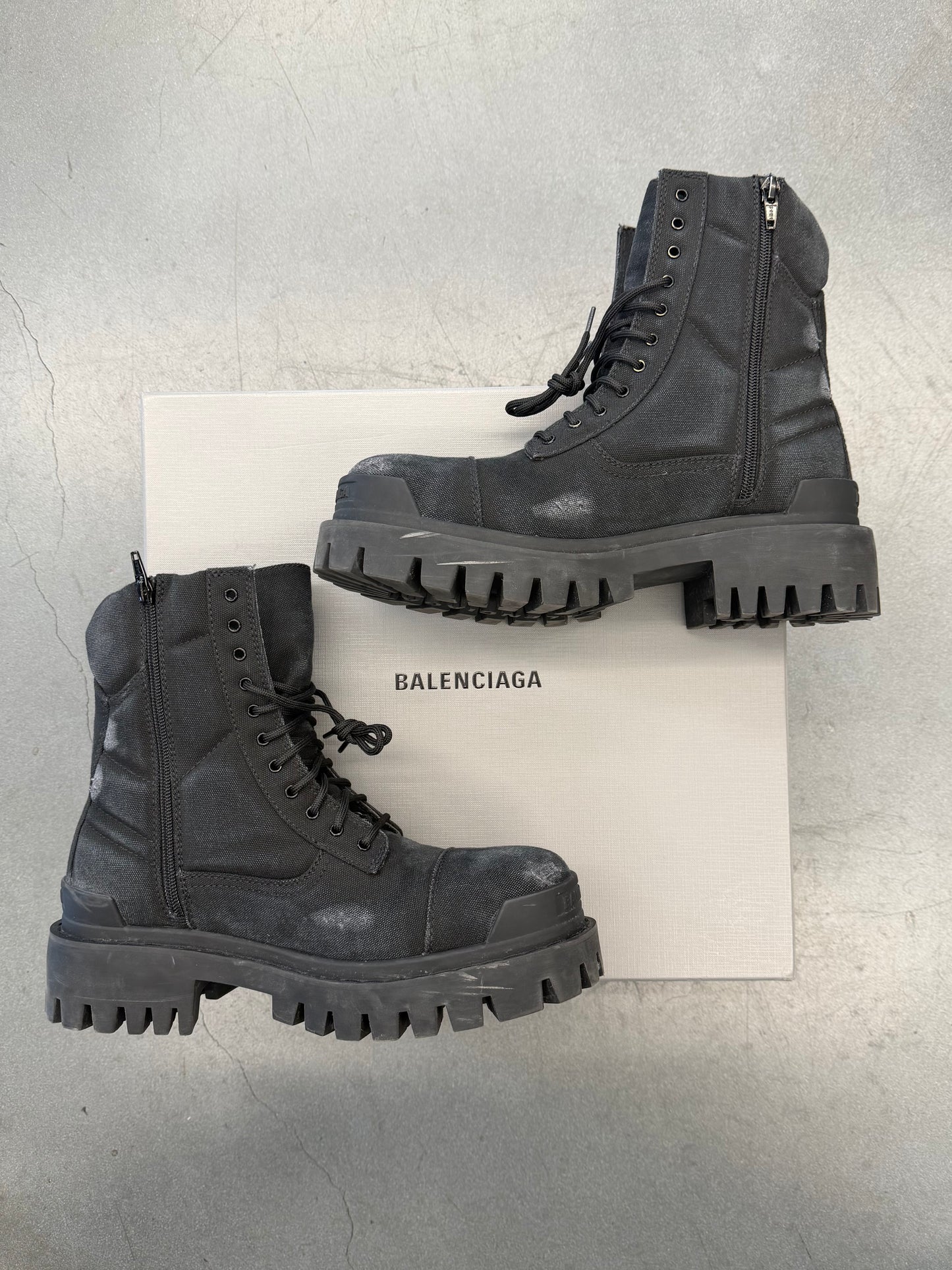 SIZE 40 BALENCIAGA COMBAT STRIKE DISTRESSED BOOTS (PRE-OWNED WITH BOX)
