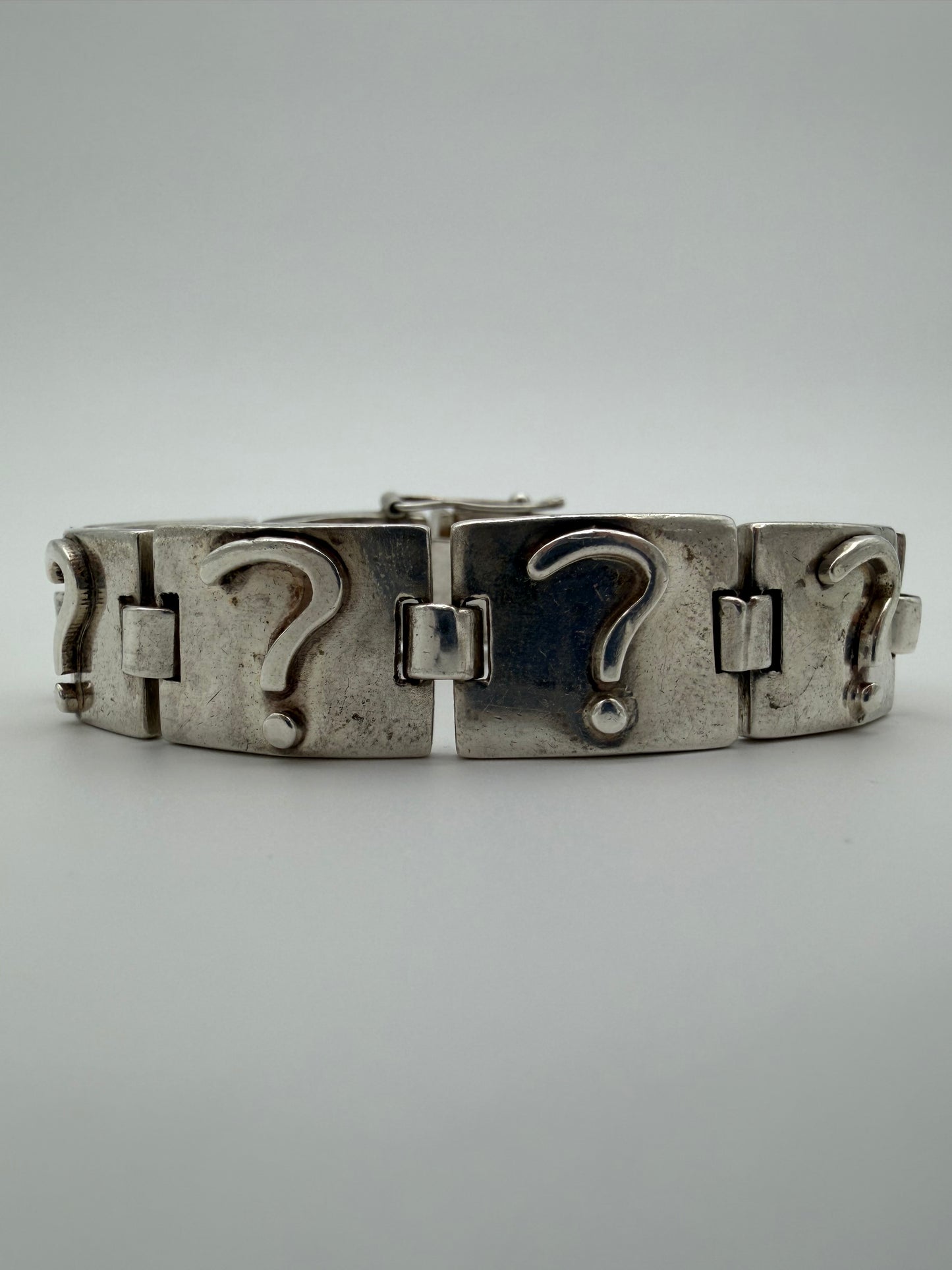 REPEATED QUESTION MARK ? SILVER BRACELET (81.6 GRAMS)
