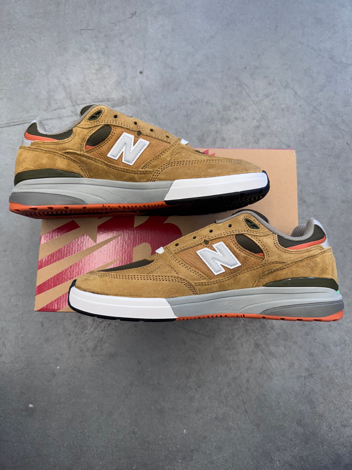 SIZE 10.5 NEW BALANCE NUMERIC 933 REYNOLDS BROWN & GREY SKATE SHOES (BRAND NEW WITH BOX)