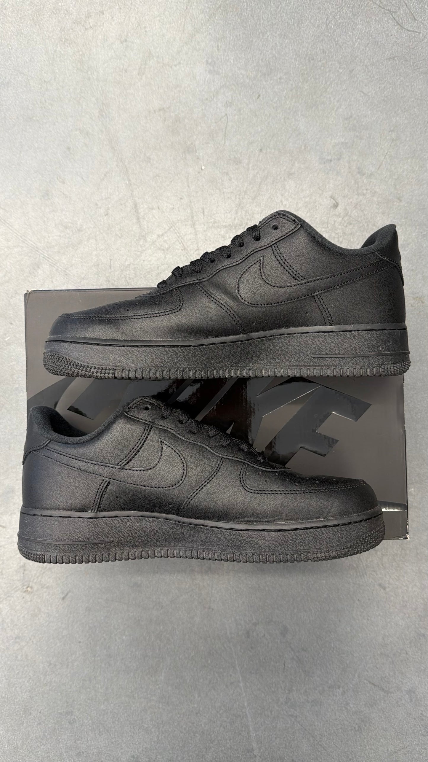 NIKE AIR FORCE 1 LOW SUPREME BLACK