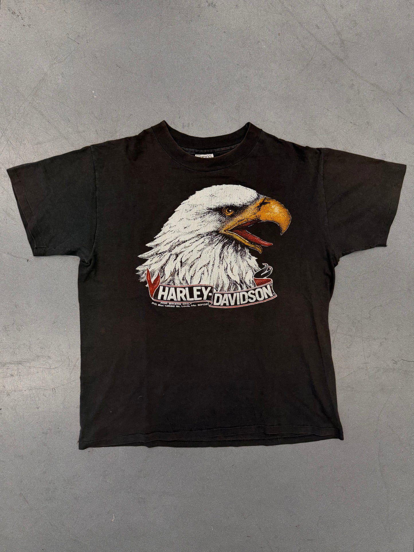 1980'S HARLEY DAVIDSON PIERCE DEKALB, ILLINOIS TEE (HANES BEEFY TEE TAG)