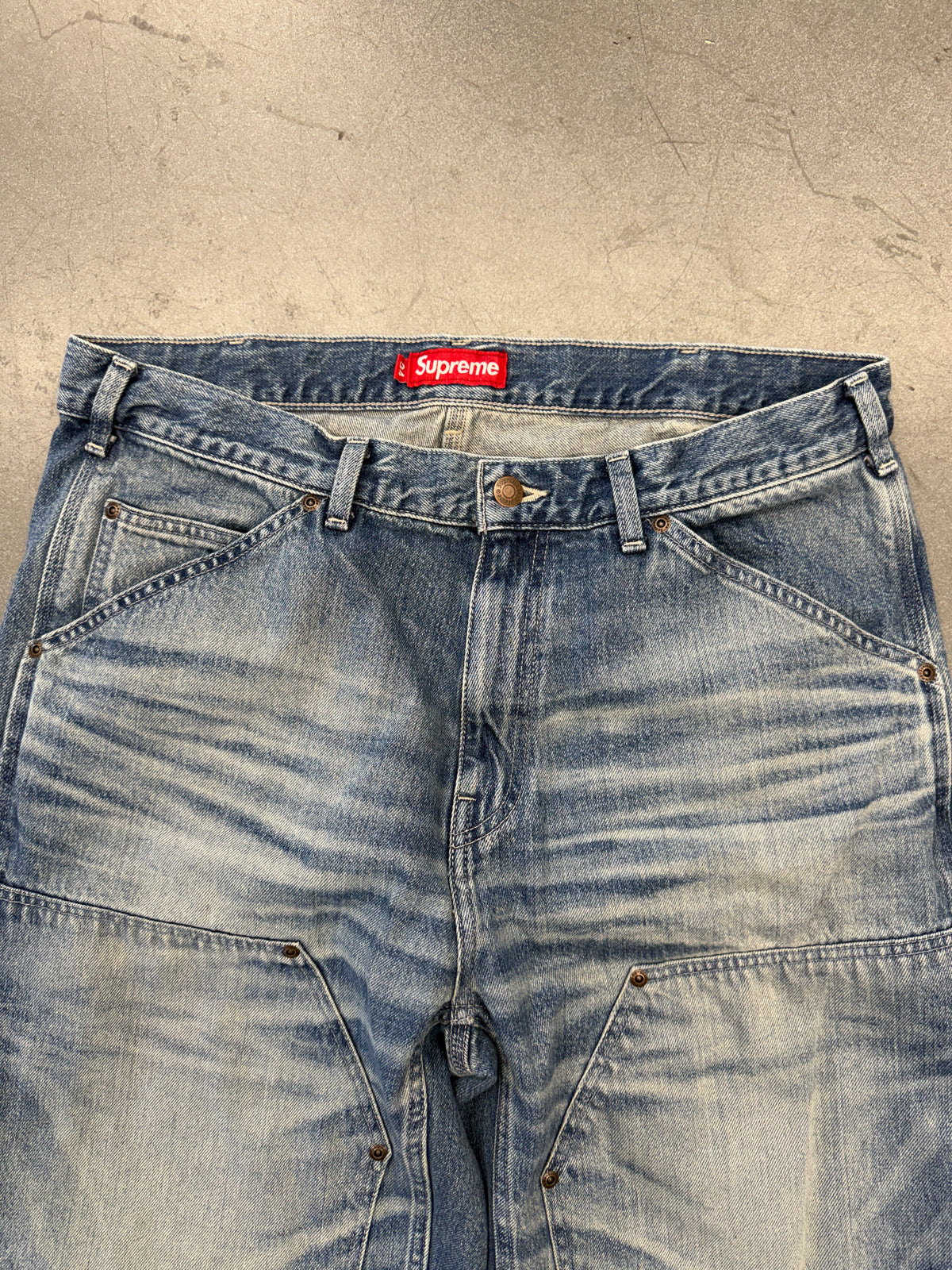 FW25 SUPREME WORN DOUBLE KNEE DENIM PAINTER  PANT - WASHED INDIGO