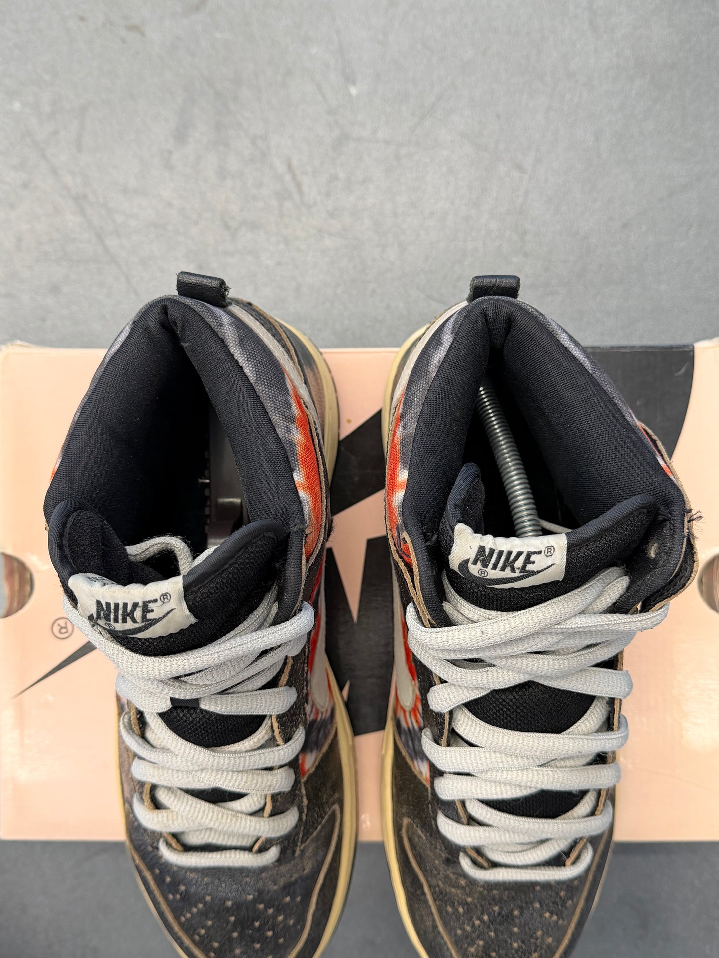 2004 NIKE SB DUNK HIGH HUF (WITH REPLACEMENT PINK BOX)