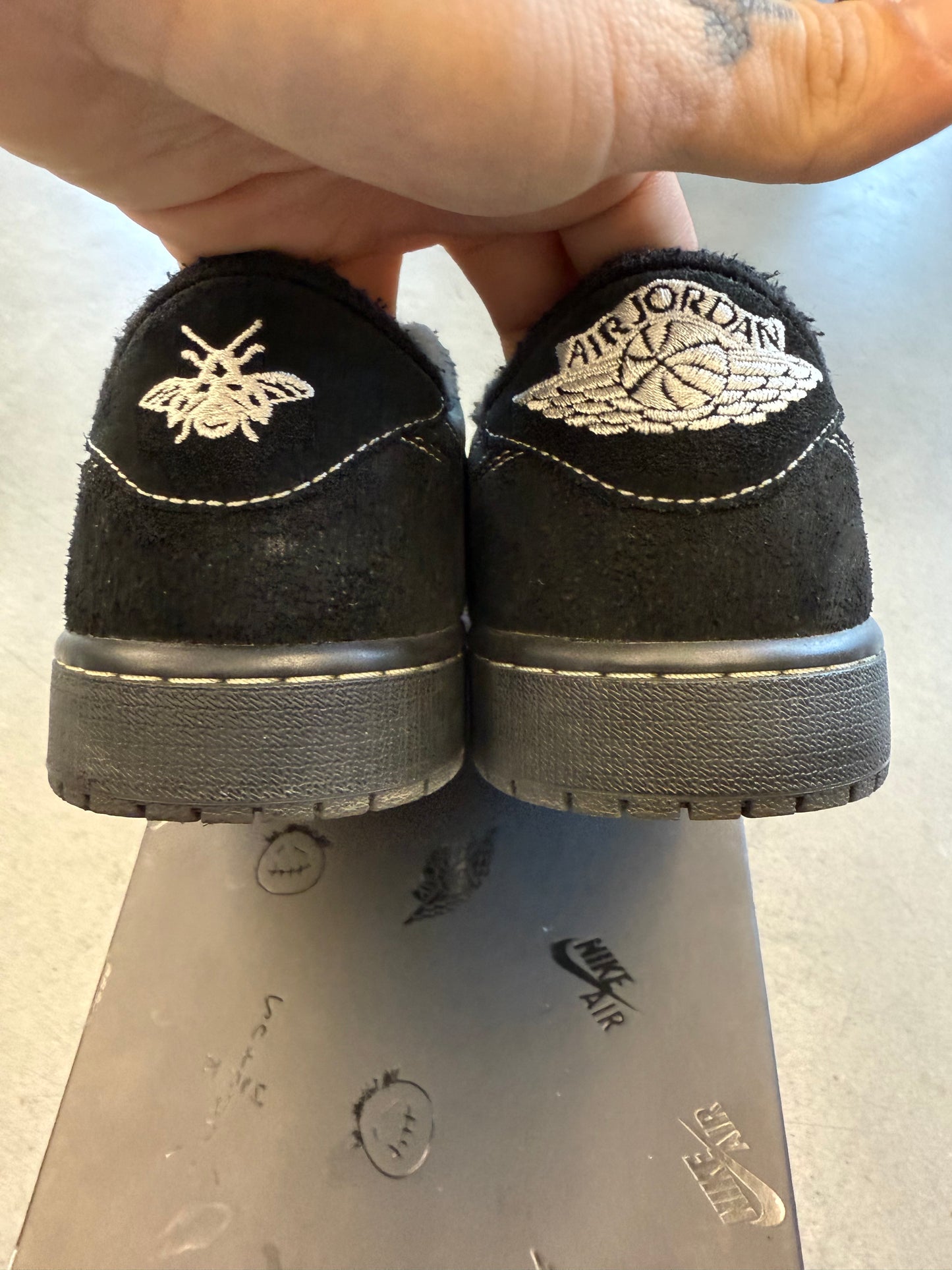 2022 SIZE 9.5 TRAVIS SCOTT X AIR JORDAN 1 RETRO LOW OG SP 'BLACK PHANTOM" (PRE-OWNED WITH BOX)