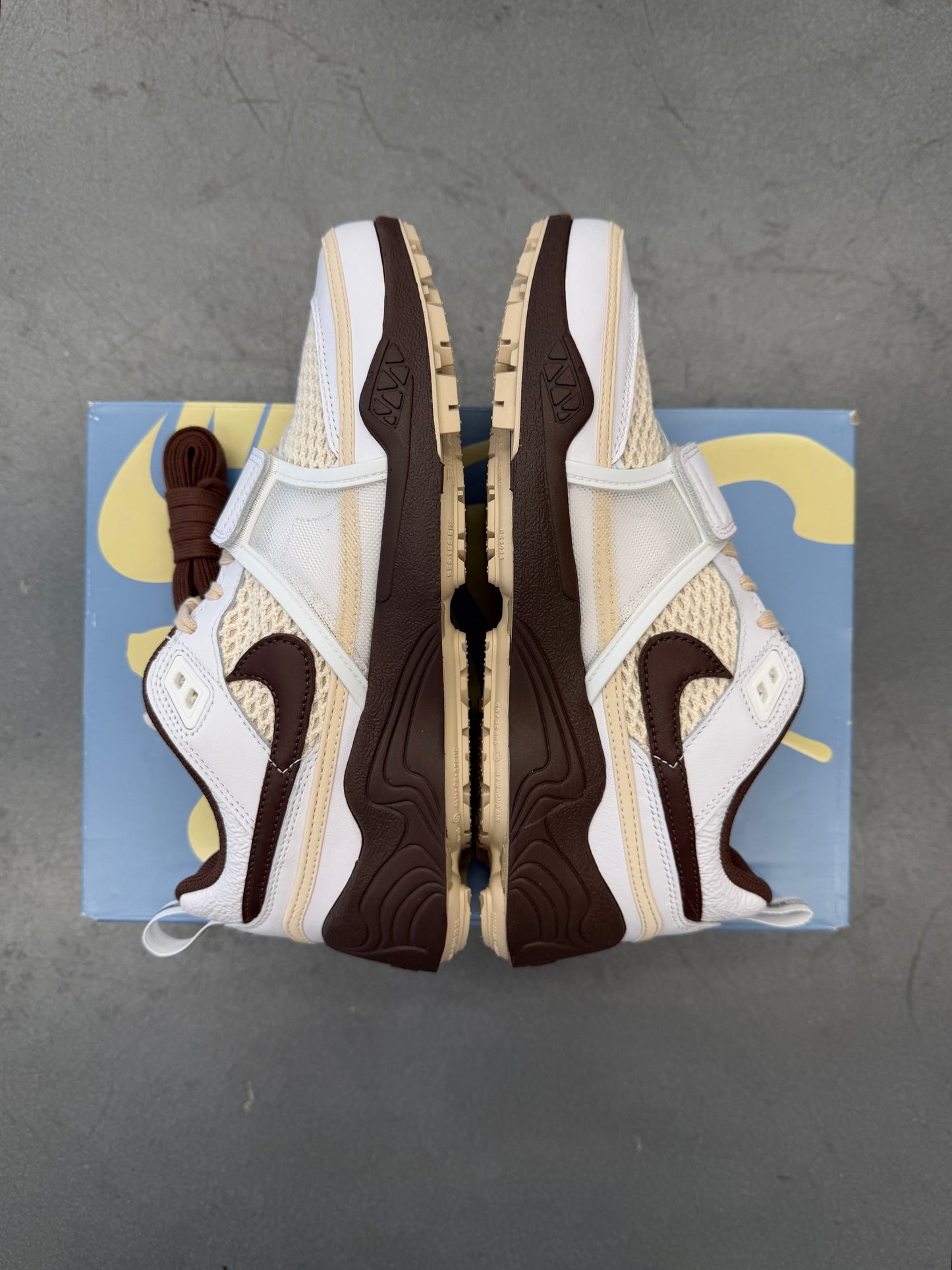 2025 SIZE 8.5 NIKE ZOOM FIELD JAXX TRAVIS SCOTT LIGHT CHOCOLATE (NEW WITH BOX)