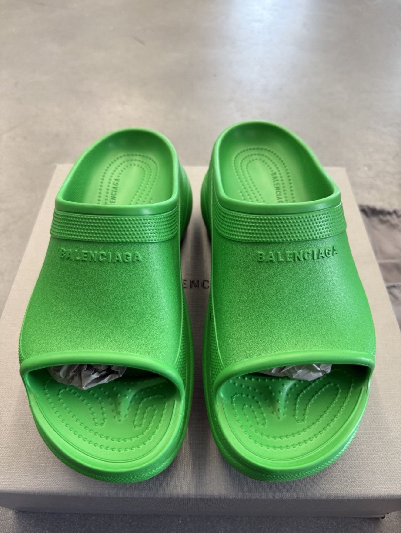 SIZE 44 BALENCIAGA POOL CROCS RUBBER SLIDE GRAS GREEN (NEW WITH BOX)