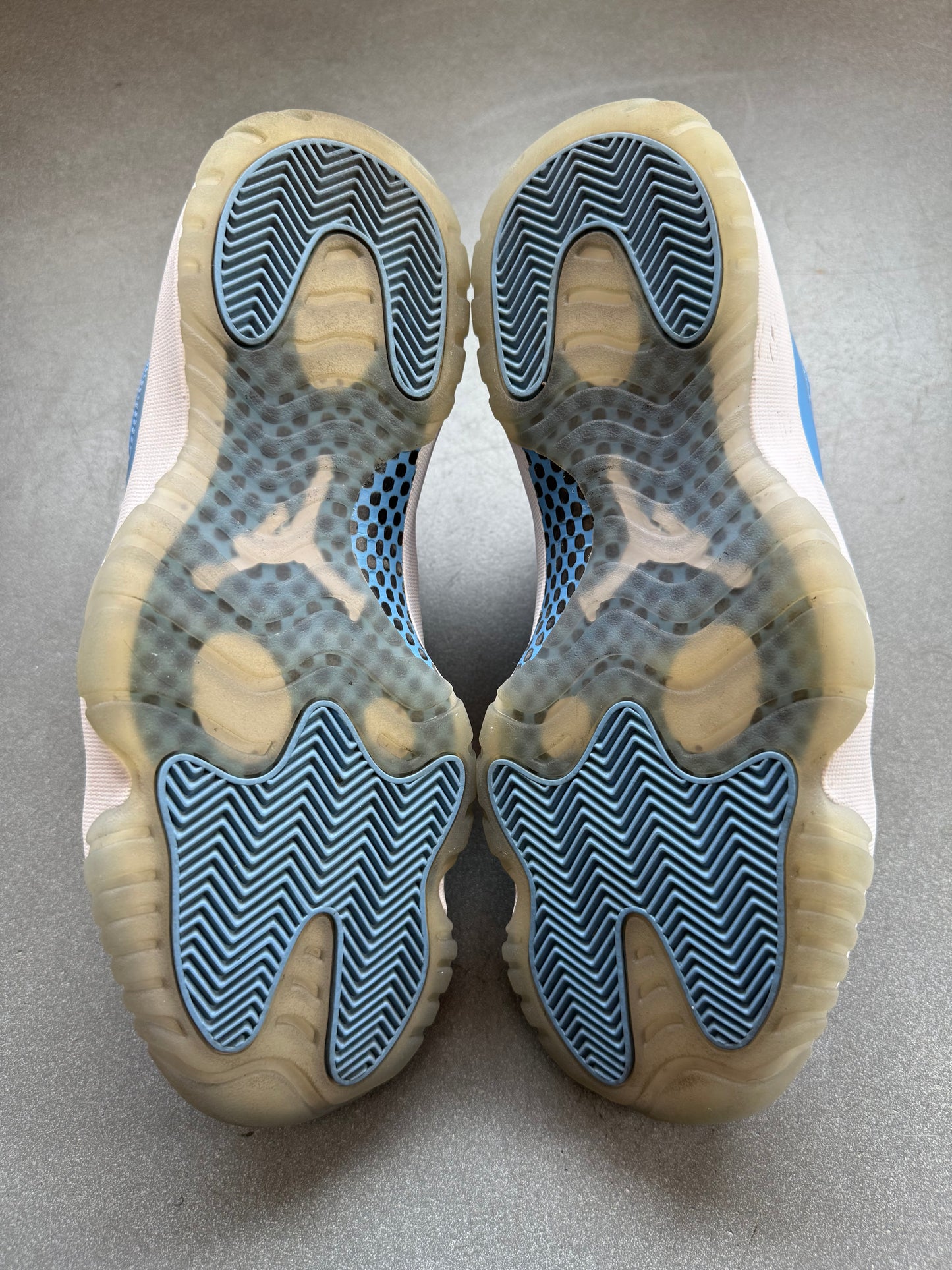 2017 SIZE 10.5 JORDAN 11 RETRO LOW UNIVERSITY BLUE (PRE-OWNED NO BOX)