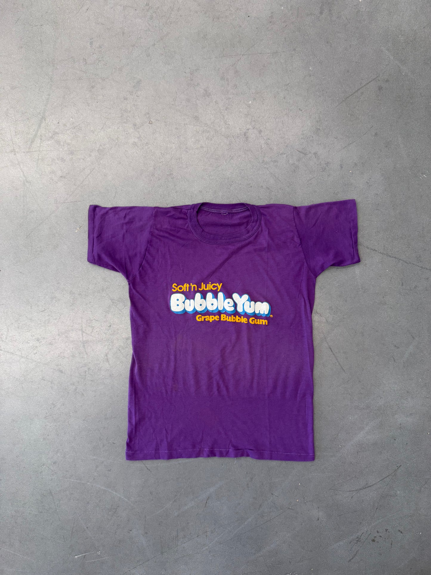 80S SOFT 'N JUICY BUBBLEYUM GRAPE BUBBLE GUM TEE (FADED TAG)