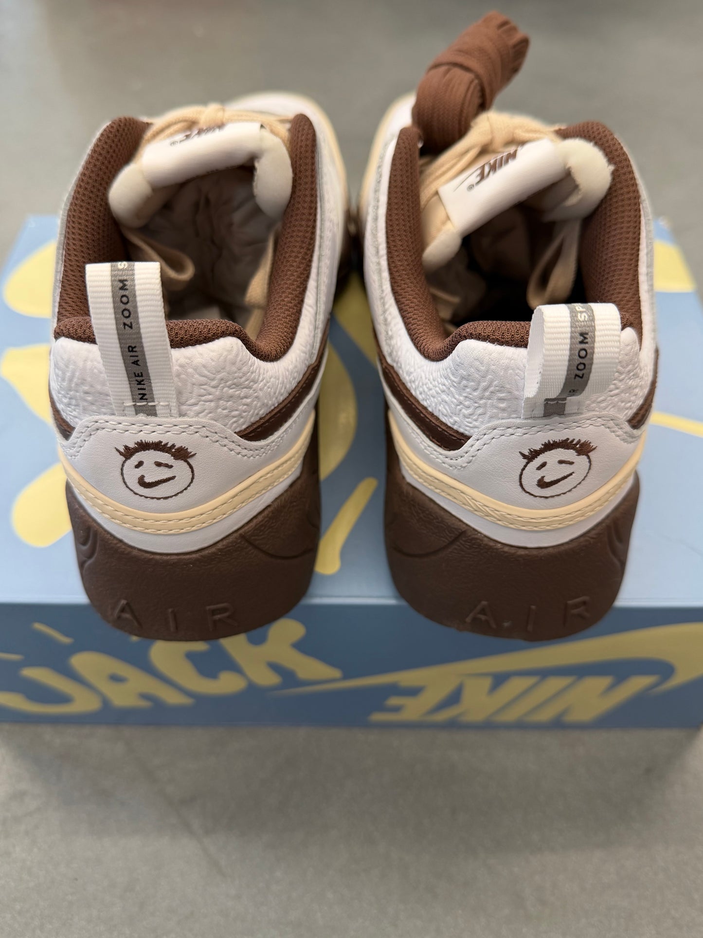 2025 SIZE 8.5 NIKE ZOOM FIELD JAXX TRAVIS SCOTT LIGHT CHOCOLATE (NEW WITH BOX)