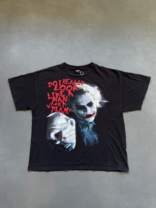 2008 THE DARK KNIGHT JOKER "DO I LOOK LIKE A MAN WITH A PLAN?" TEE