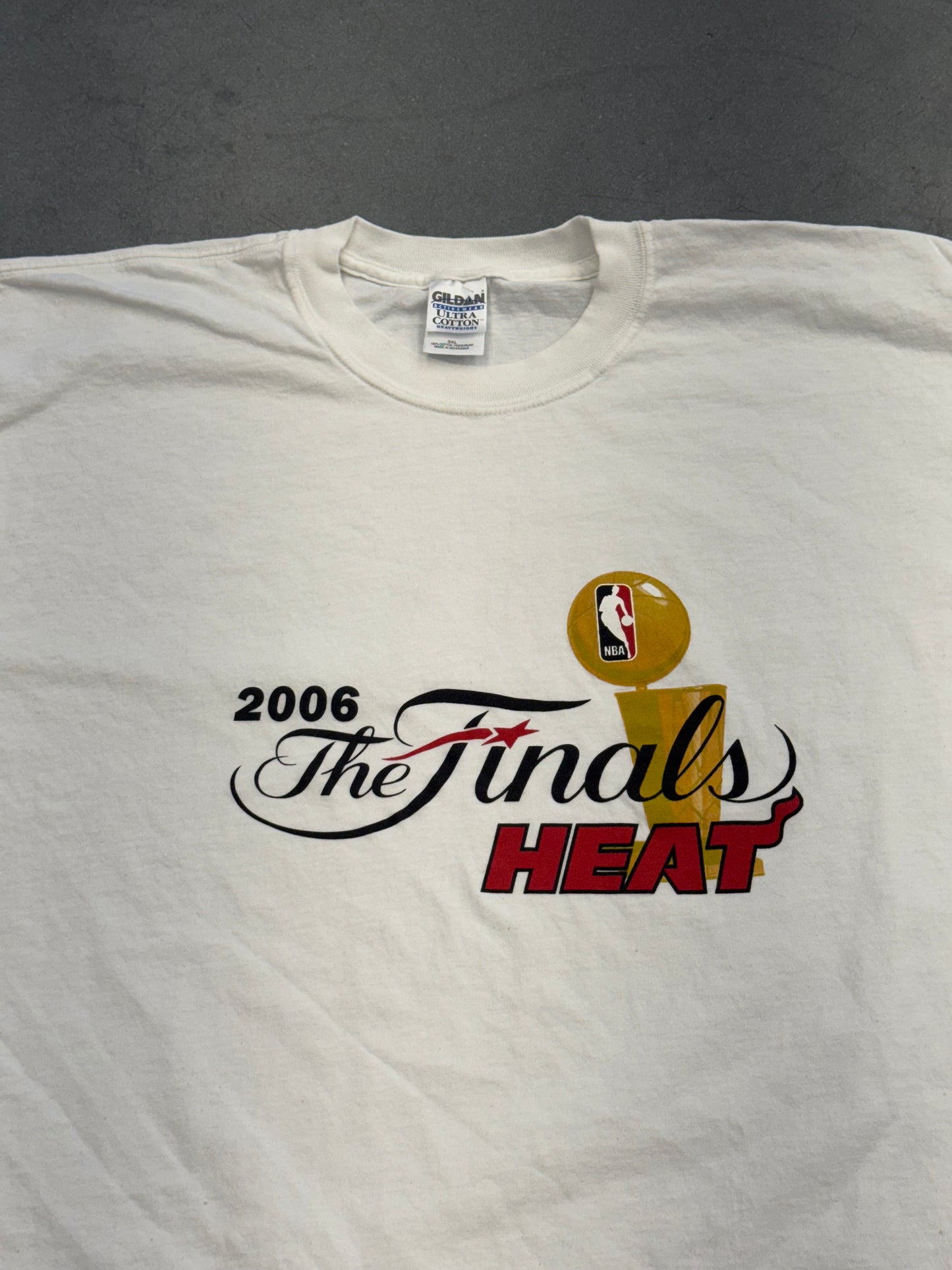 2006 MIAMI HEAT "THE FINALS" TEE (GILDAN TAG)