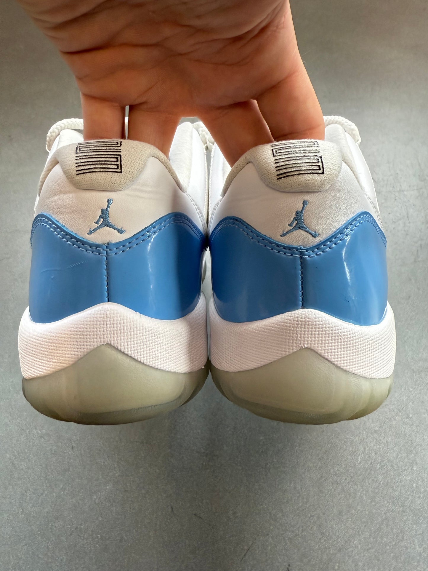 2017 SIZE 10.5 JORDAN 11 RETRO LOW UNIVERSITY BLUE (PRE-OWNED NO BOX)