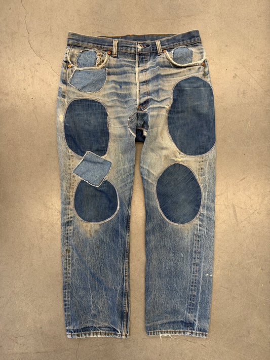 VINTAGE LEVI'S CIRCLE PATCHWORK LIGHT WASH DENIM (34X30)