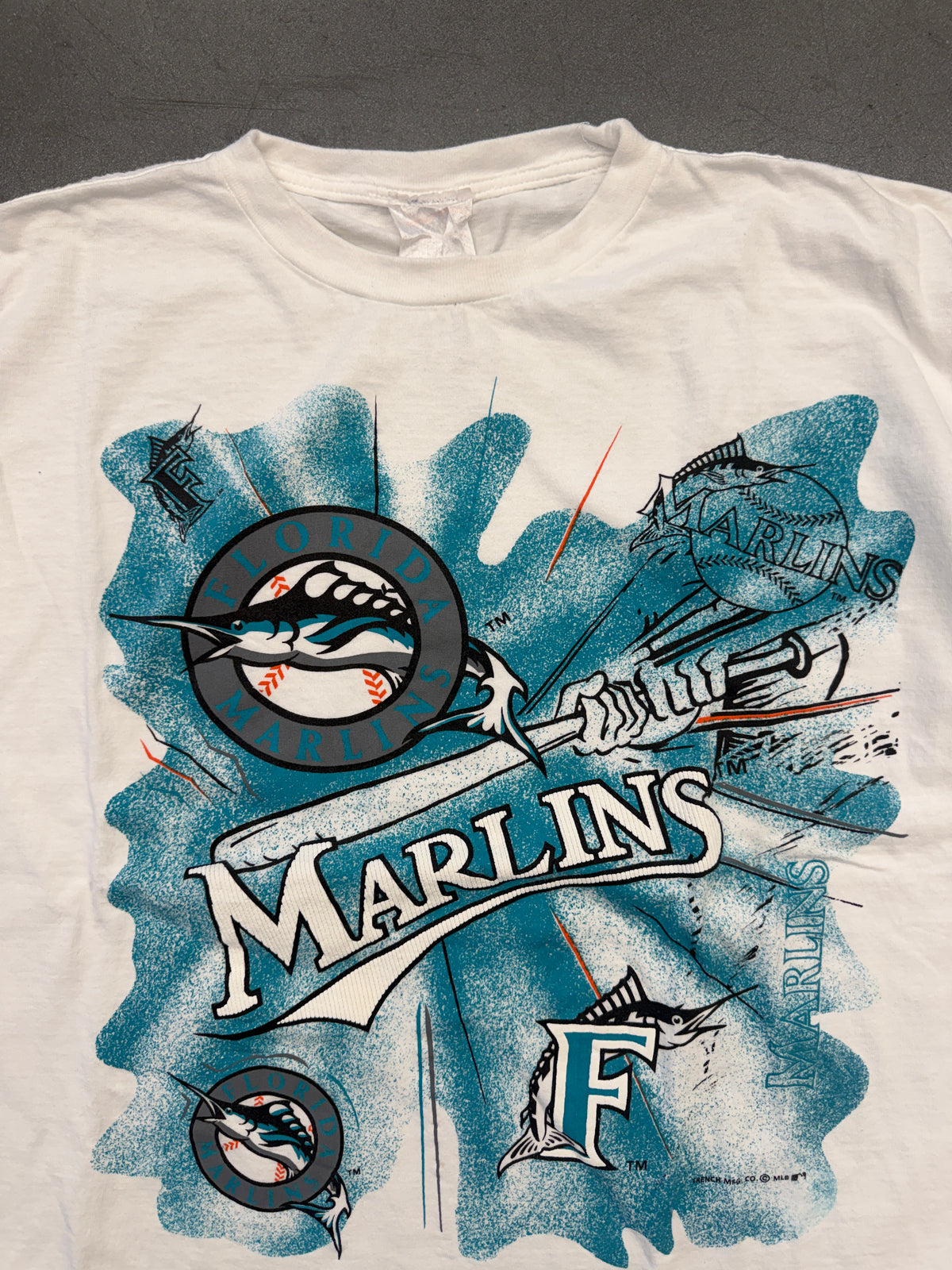 ‘90S FLORIDA MARLINS PUFF PRINT SWINGING BAT + SLEEVE HIT TEE (FADED TAG)