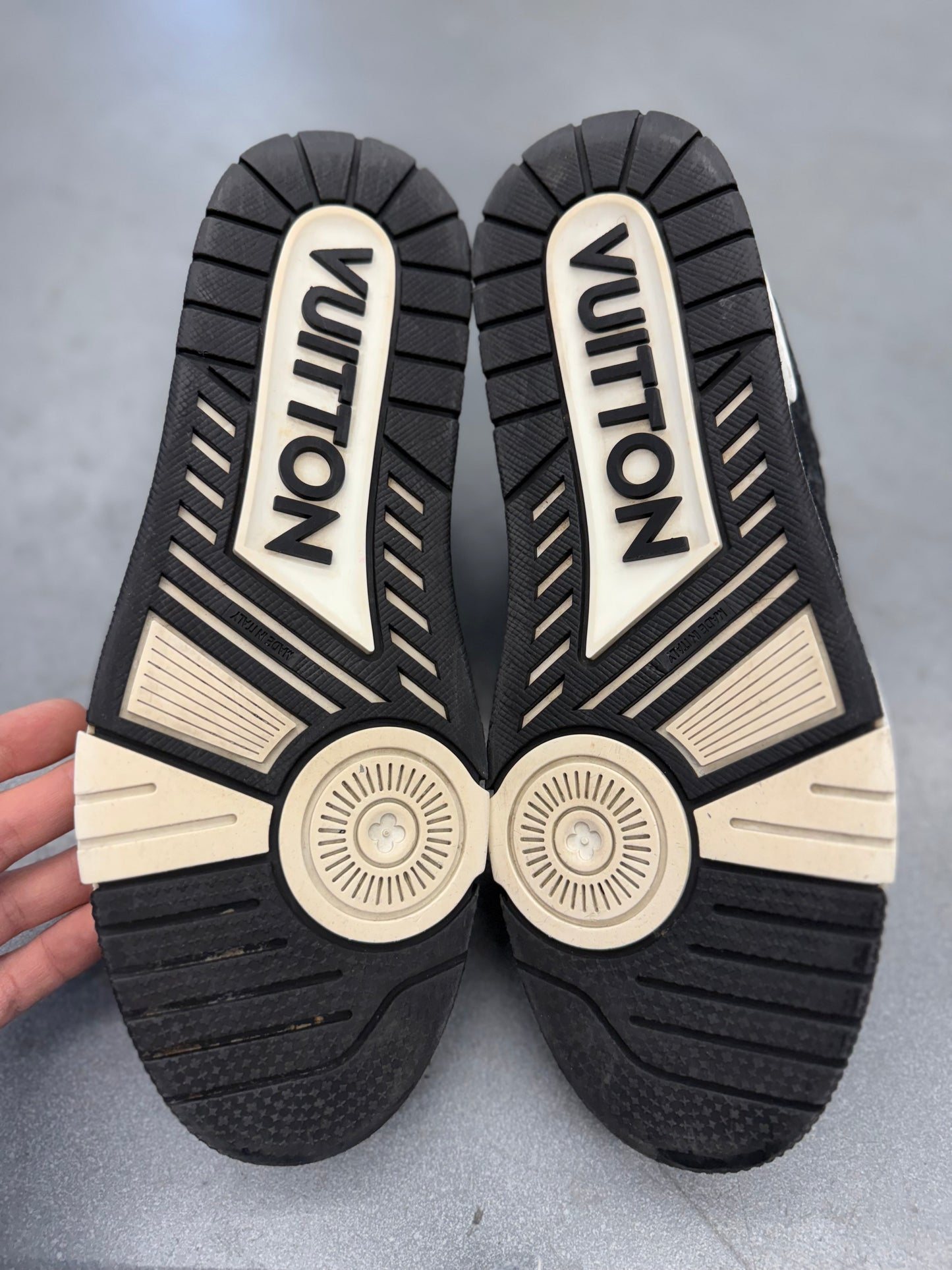 US 10 LV 8.5 LOUIS VUITTON LV TRAINER BLACK MONOGRAM DENIM