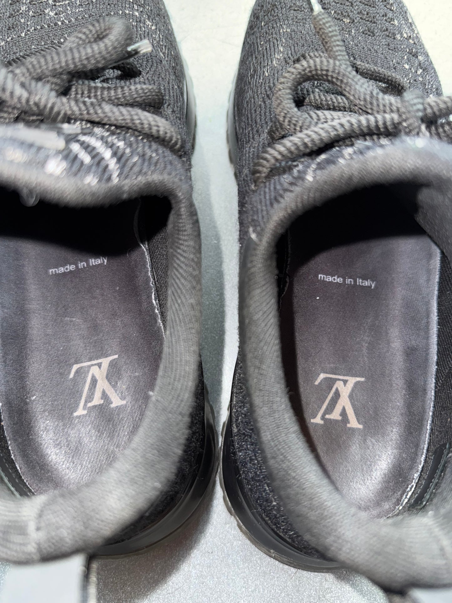 SIZE 7 LOUIS VUITTON VNR TRAINER SNEAKER (PRE-OWNED NO BOX)