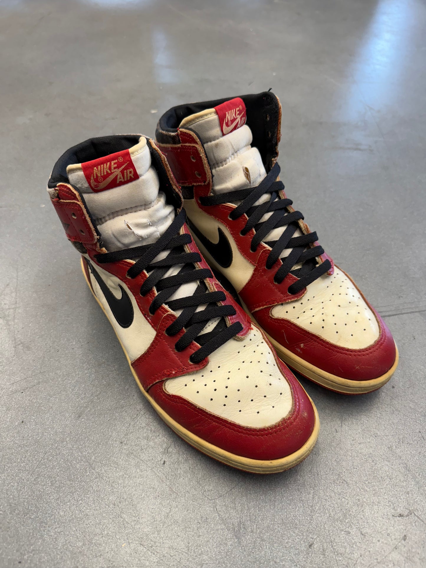 1985 SIZE 10.5 AIR JORDAN 1 CHICAGO (PRE-OWNED NO BOX)