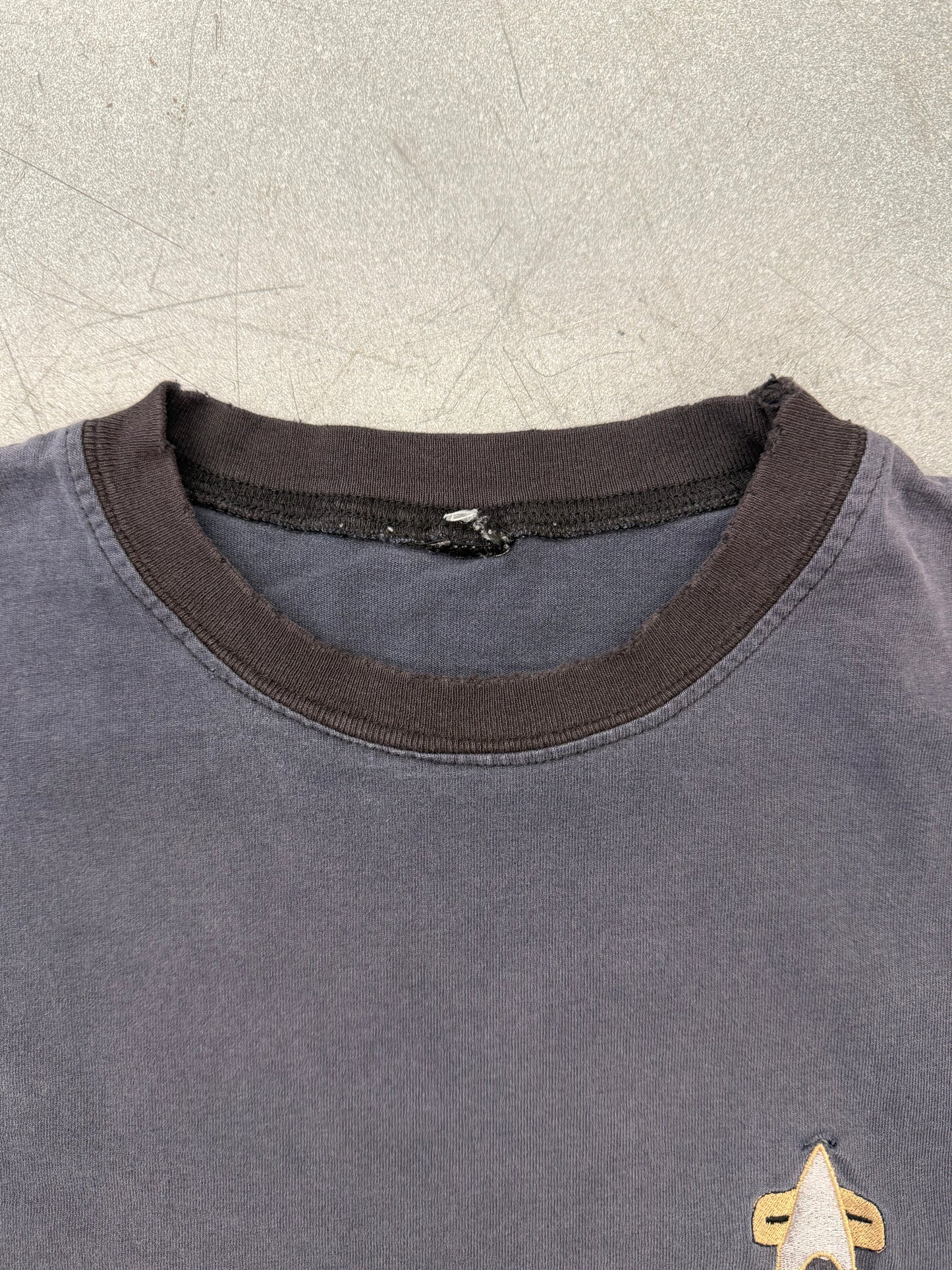90S STAR TREK LIEUTENANT COMMANDER DATA STRIPED SLEEVE LS TEE (CUT TAG)