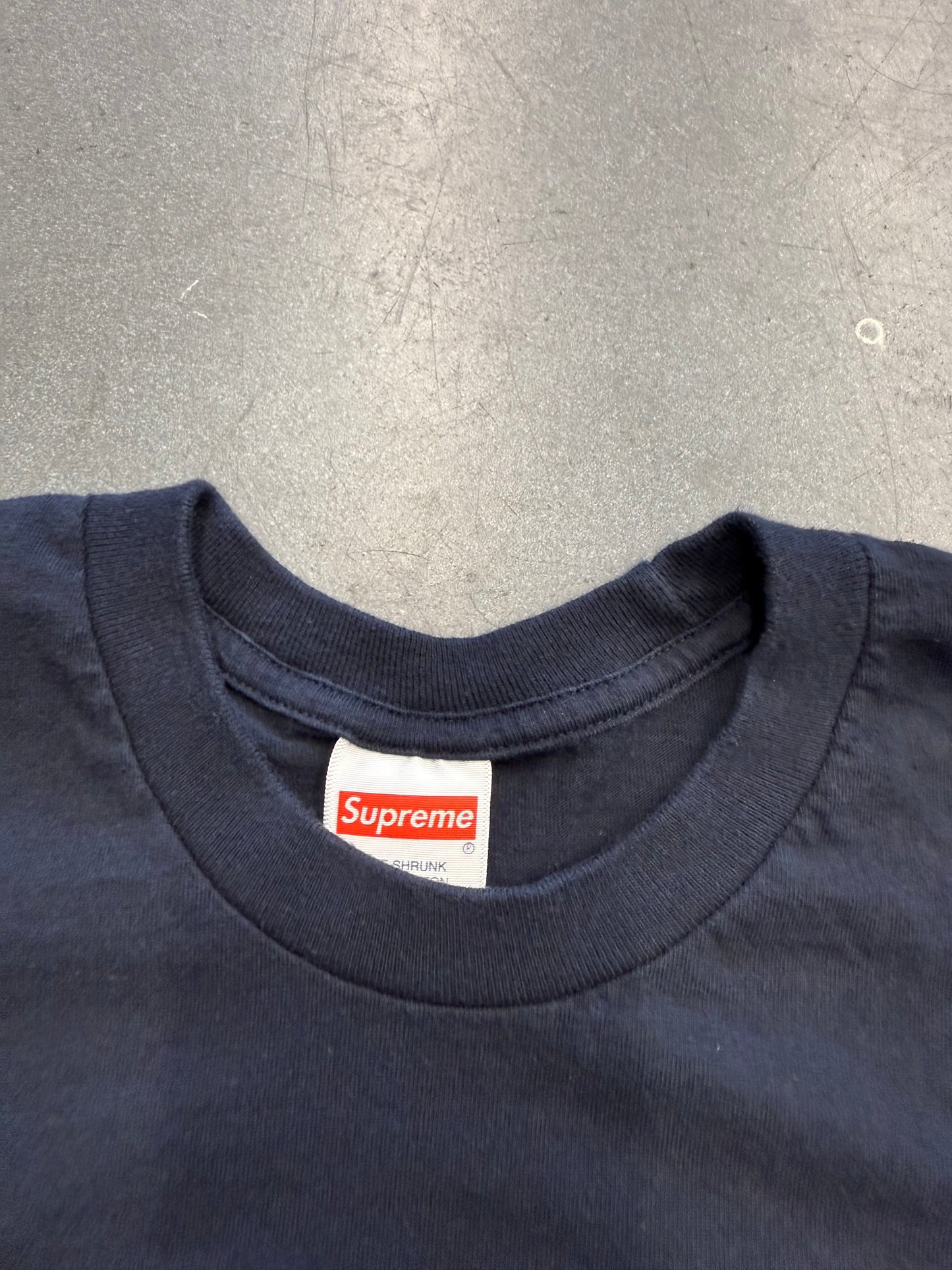 FW21 SUPREME RICK RUBIN TEE - NAVY (M)