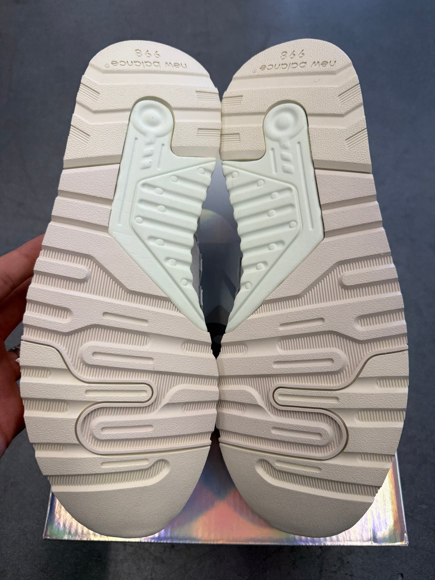 2025 SIZE 10 KITH NEW BALANCE 997.5 EASTER WHITE MARSHMALLOW (NEW WITH BOX)