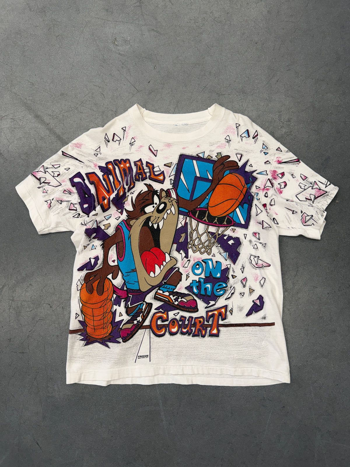 1994 ANIMAL ON THE COURT MONSTER DUNKER TAZ TEE (PULLED TAG)