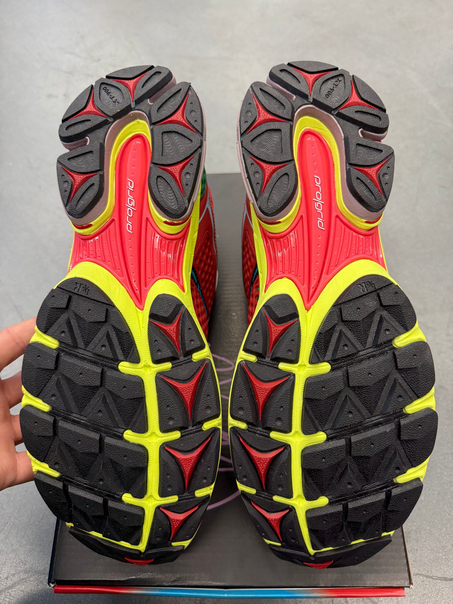 2025 SIZE 11.5 SAUCONY PROGRID TRIUMPH 4 JAE TIPS FLOWERS GROW UPTOWN POISON IVY