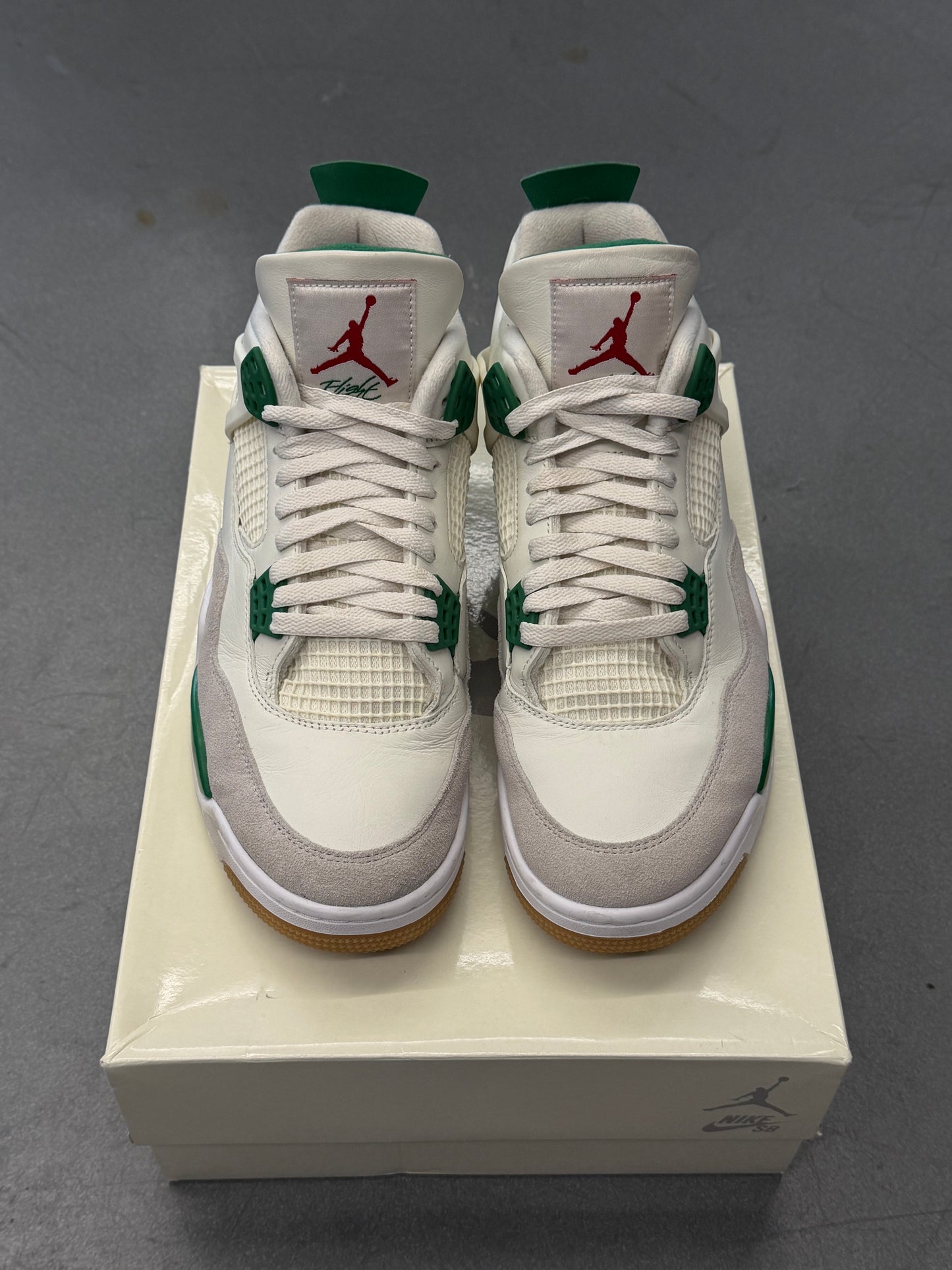 2023 AIR JORDAN 4 SB - PINE GREEN (W/BOX)
