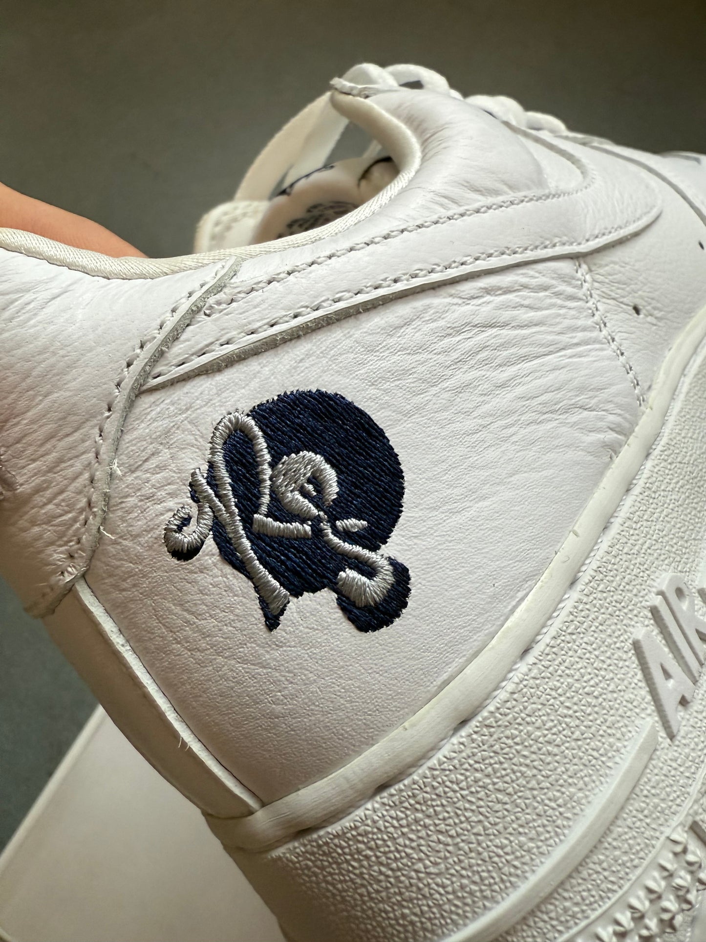 2017 SIZE 9.5 NIKE AIR FORCE 1 ROC-A-FELLA (AF100) (NEW WITH BOX)