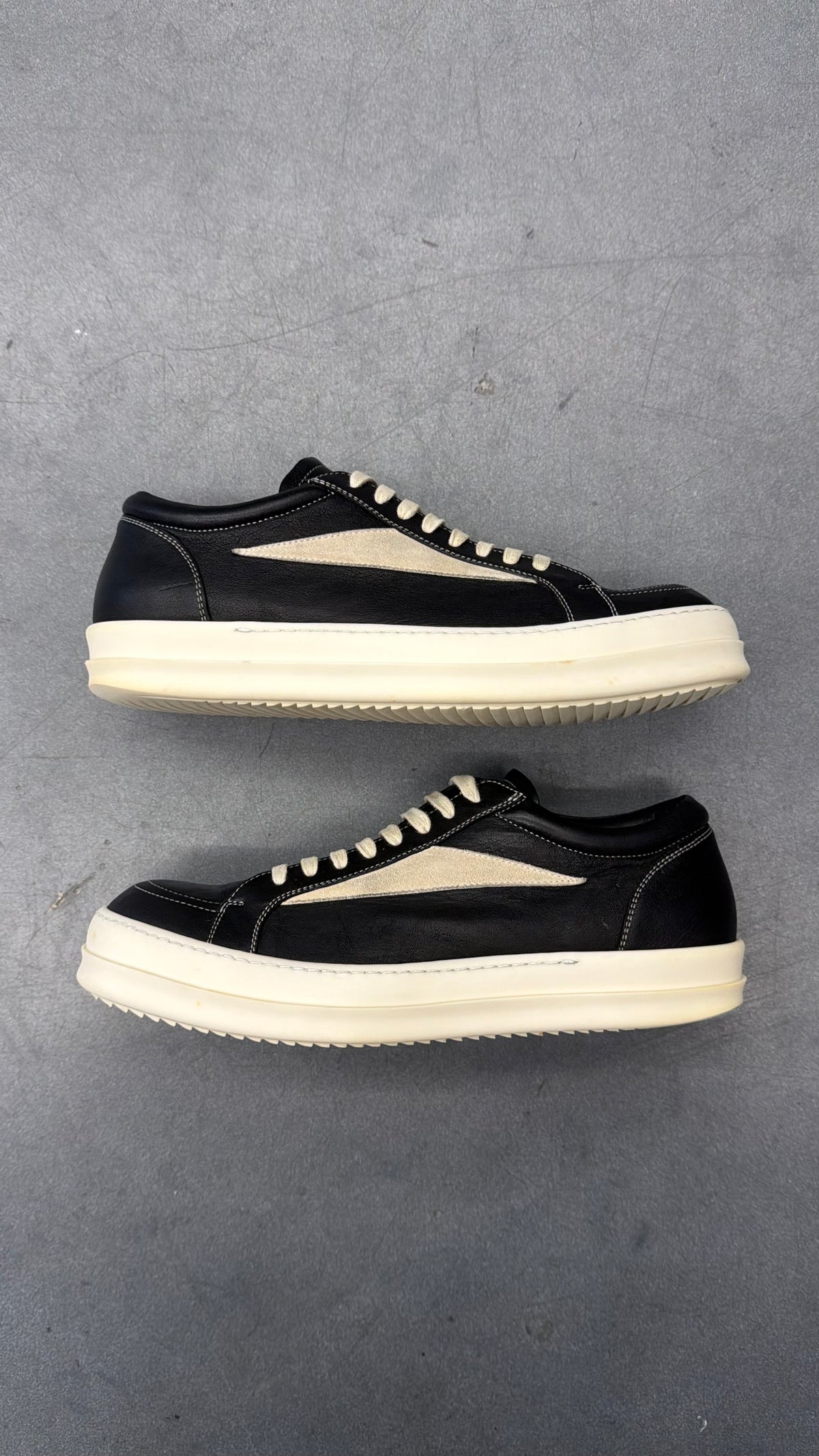 RICK OWENS EARLY VINTAGE LEATHER LOW SNEAKERS - BLACK/MILK (43)
