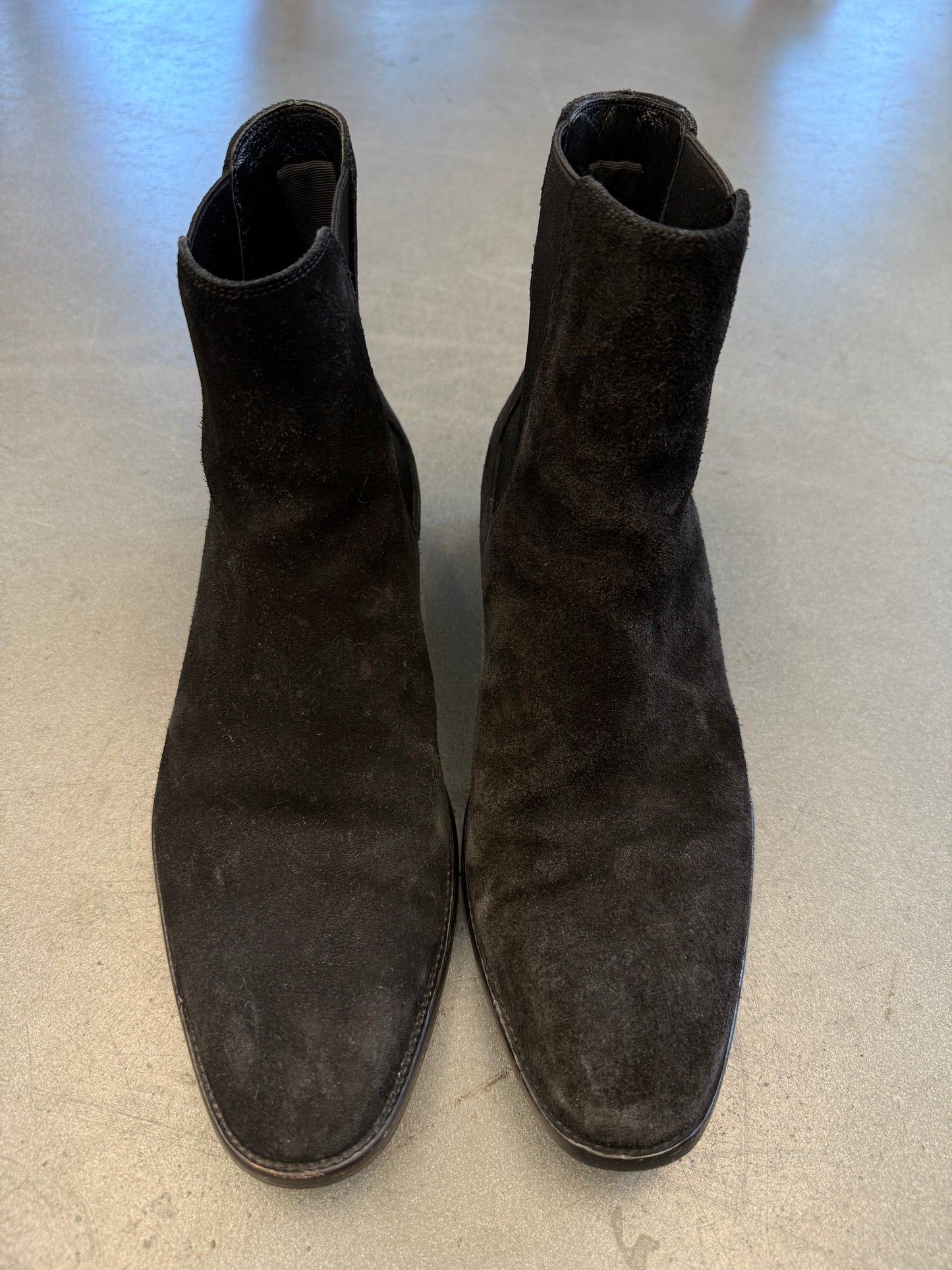 SIZE 41 SAINT LAURENT WYATT CHELSEA BOOTS - BLACK SUEDE (PRE-OWNED, RESOLED RIGHT FOOT, NO BOX)