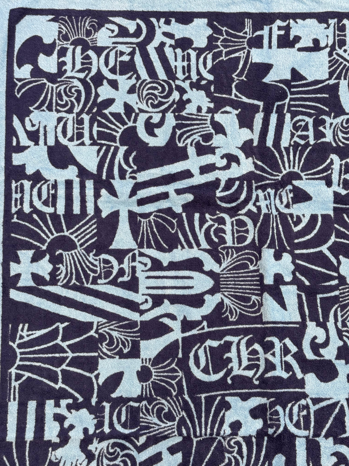 CHROME HEARTS PATTERNED BEACH TOWEL - BLUE