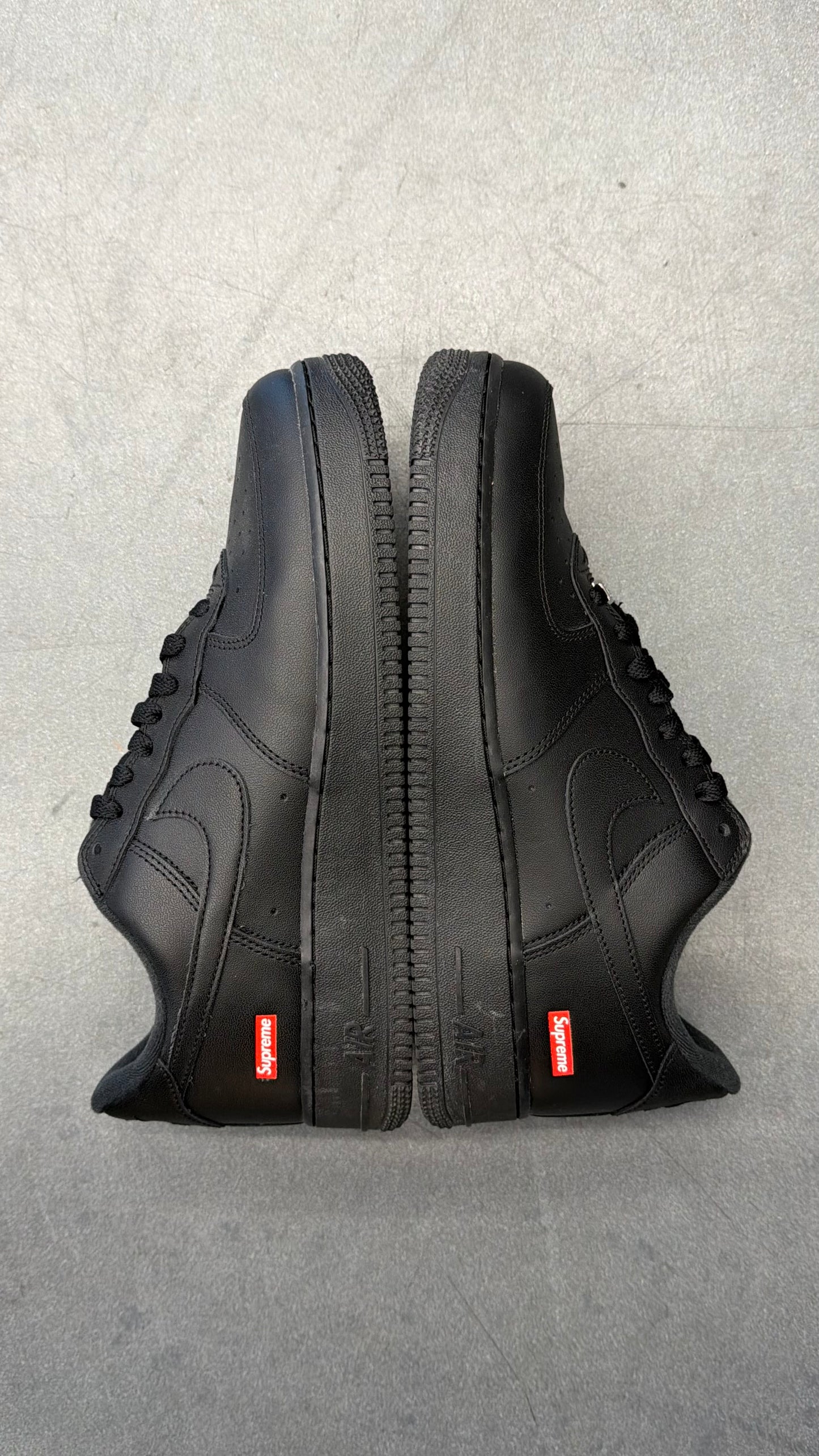NIKE AIR FORCE 1 LOW SUPREME BLACK