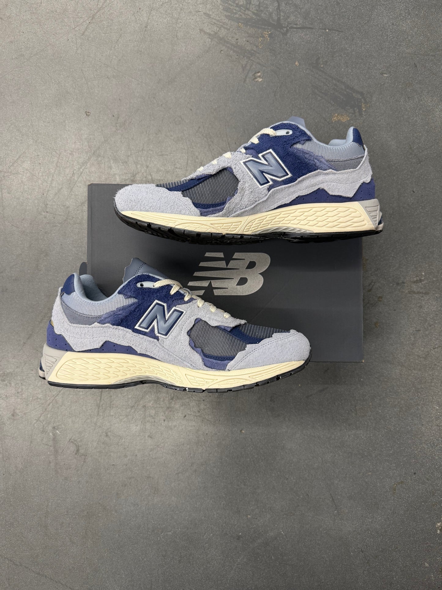 2022 SIZE 13 NEW BALANCE 2002R PROTECTION PACK LIGHT ARTIC GREY PURPLE (PRE-OWNED WITH BOX)