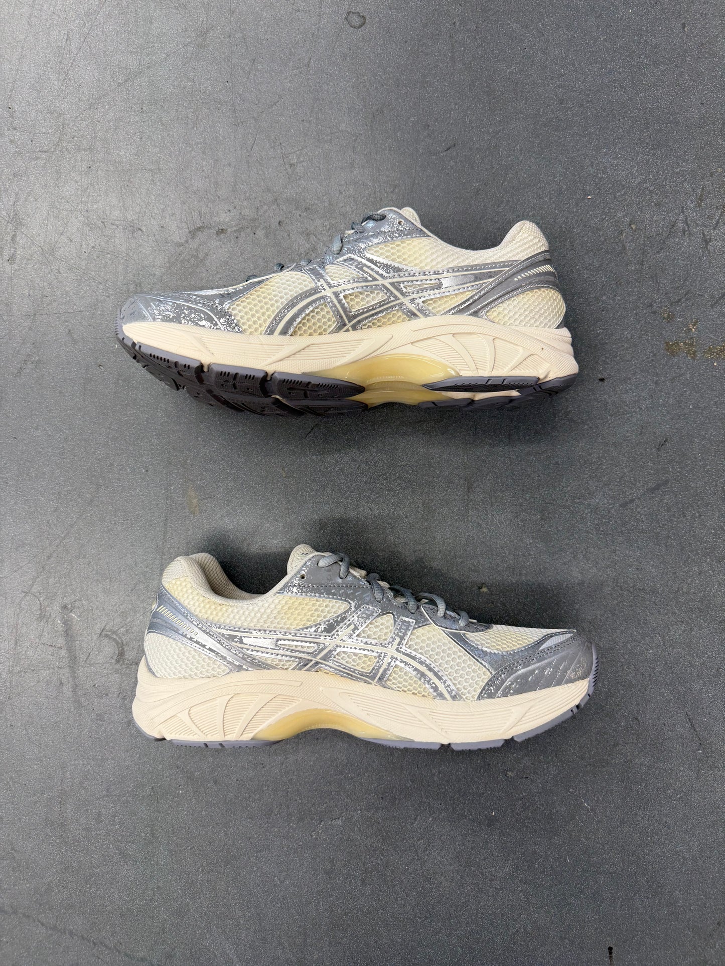 SIZE 10 ASICS GT-2160 CREAM SHEET ROCK (PRE-OWNED WITHOUT BOX)