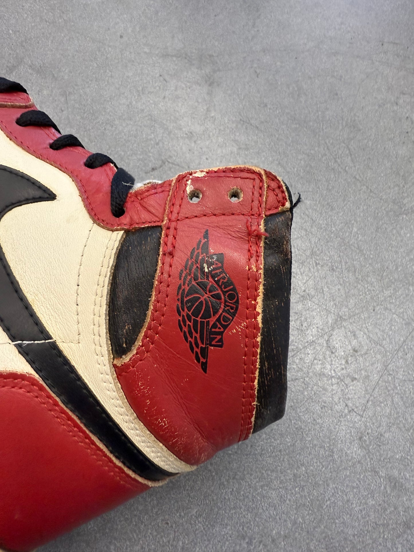 1985 SIZE 10.5 AIR JORDAN 1 CHICAGO (PRE-OWNED NO BOX)