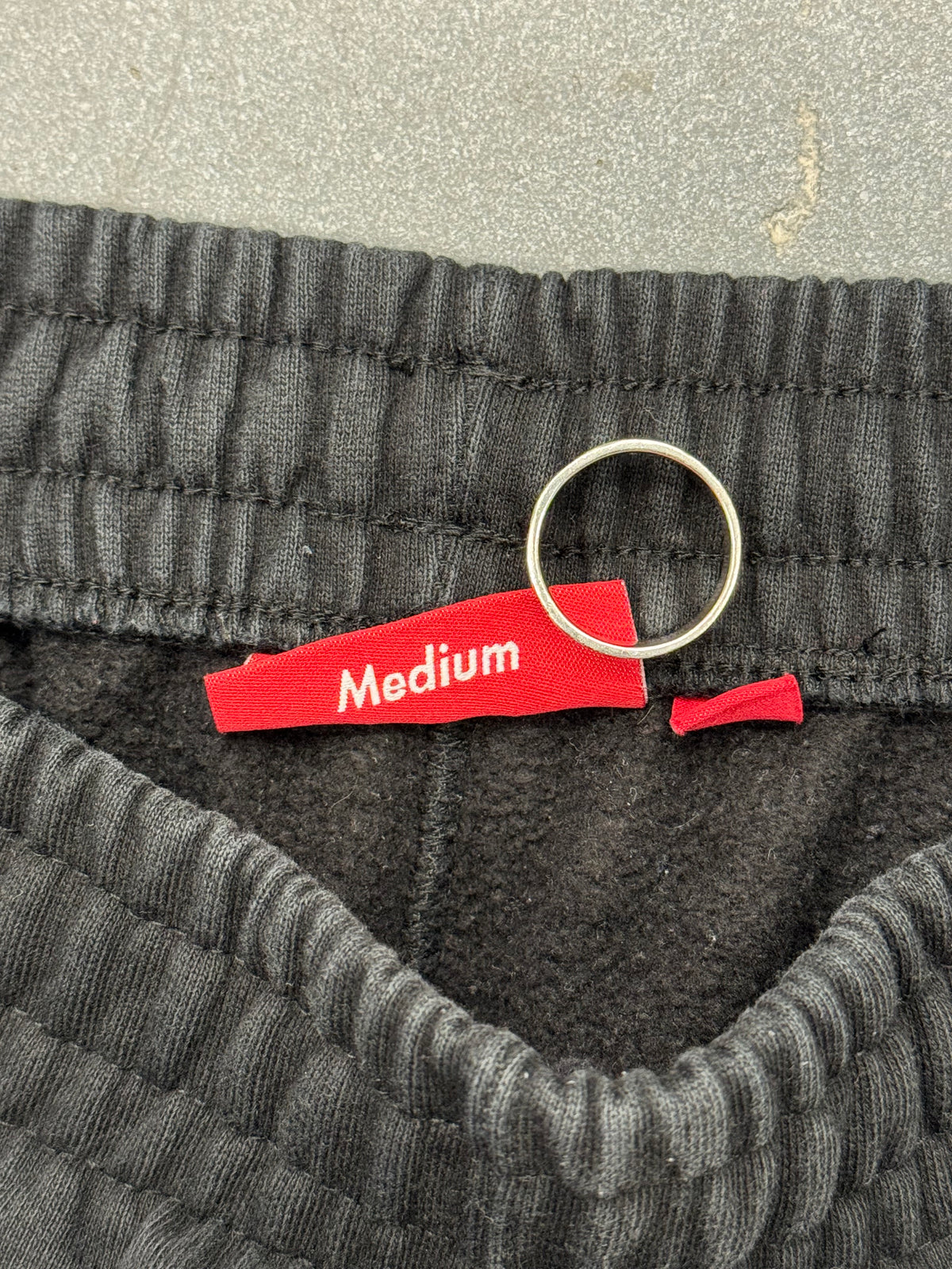 FW25 SUPREME WASHED OLD ENGLISH CUSTOM SWEATSHORTS CUT - BLACK (FADED)