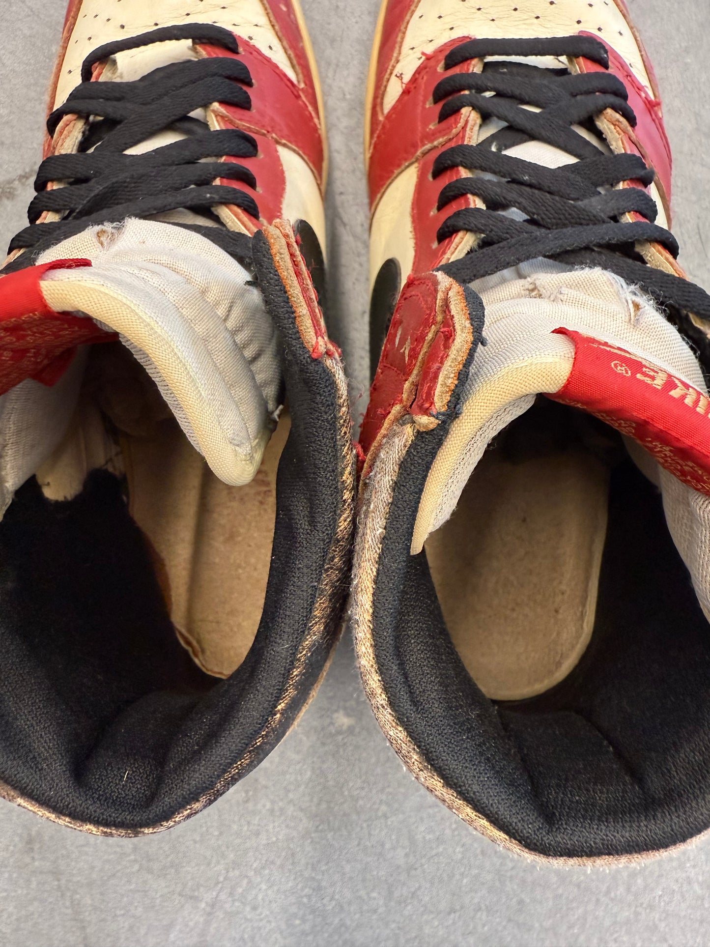 1985 SIZE 10.5 AIR JORDAN 1 CHICAGO (PRE-OWNED NO BOX)