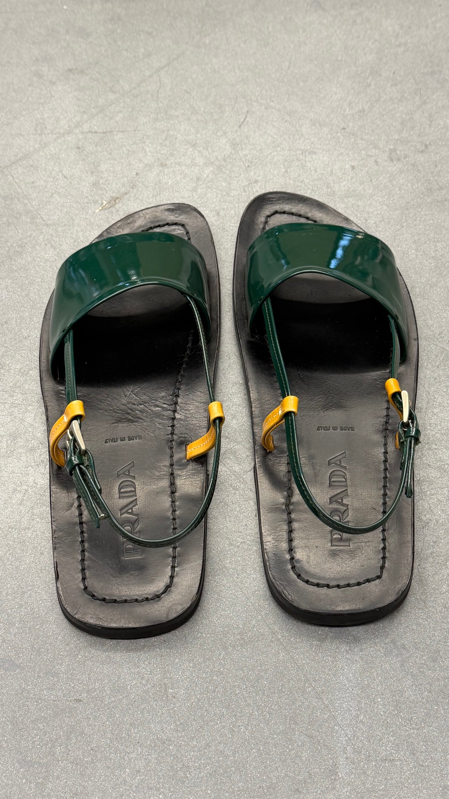 SIZE 10 PRADA GREEN PATENT LEATHER SANDALS (W/BOX)