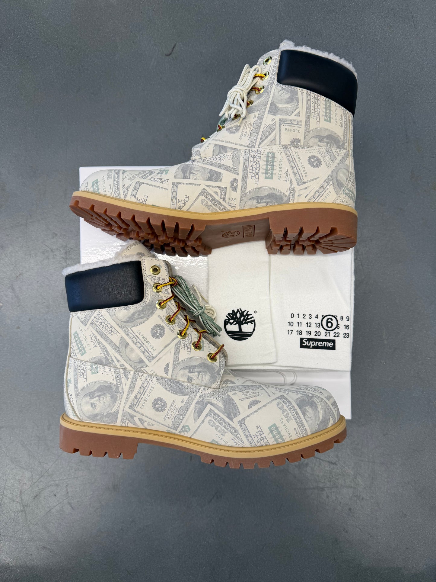 SS26 SUPREME MM-6 TIMBERLAND 6 IN BOOT (W/ BOX)