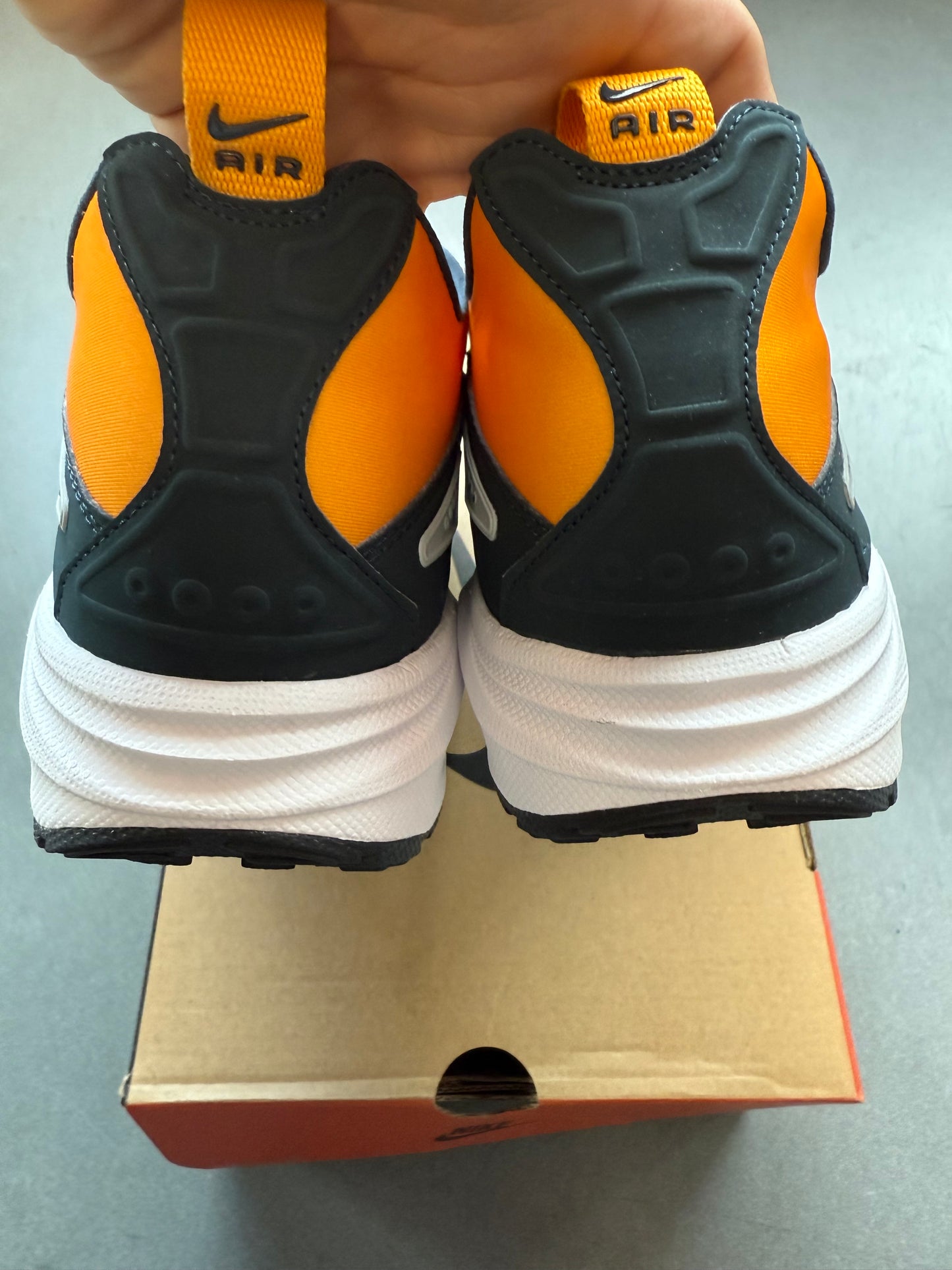 2024 SIZE 11.5 WOMEN'S NIKE AIR MAX SUNDER CANYON GOLD (NEW WITH BOX)