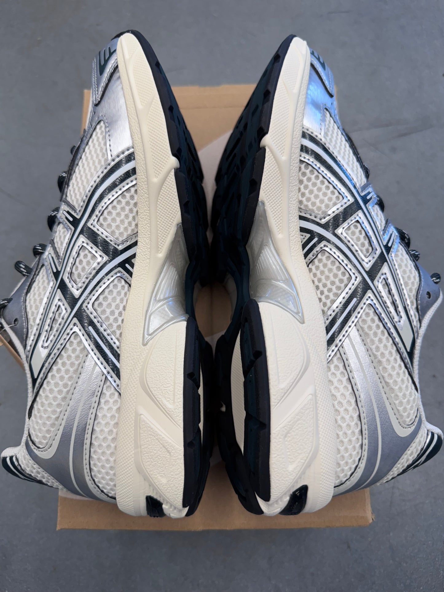 2024 SIZE 7 KITH ASICS GEL 1130 CREAM SCARAB (NEW WITH BOX)