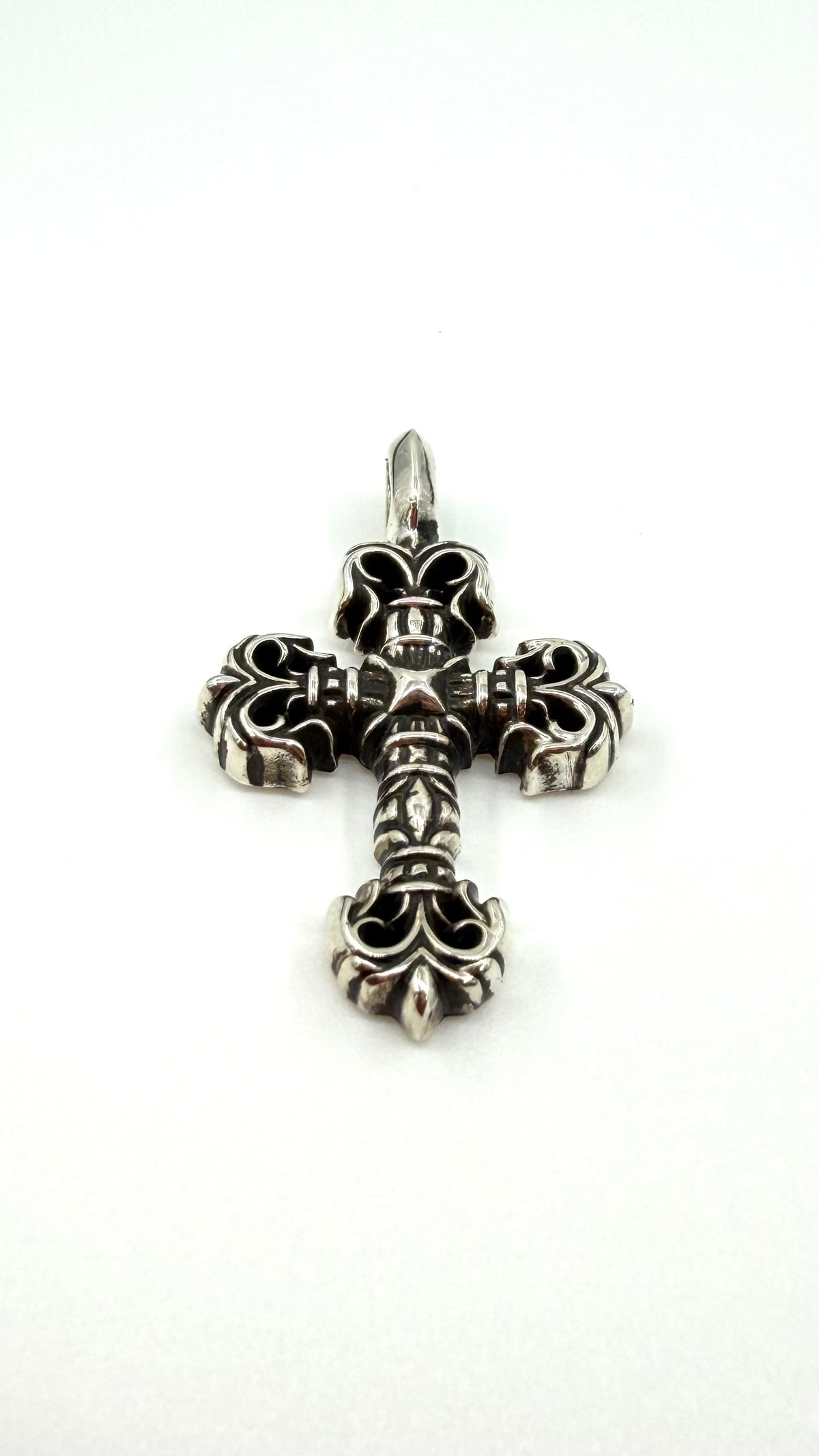 CHROME HEARTS TINY FILIGREE CROSS SILVER PENDANT