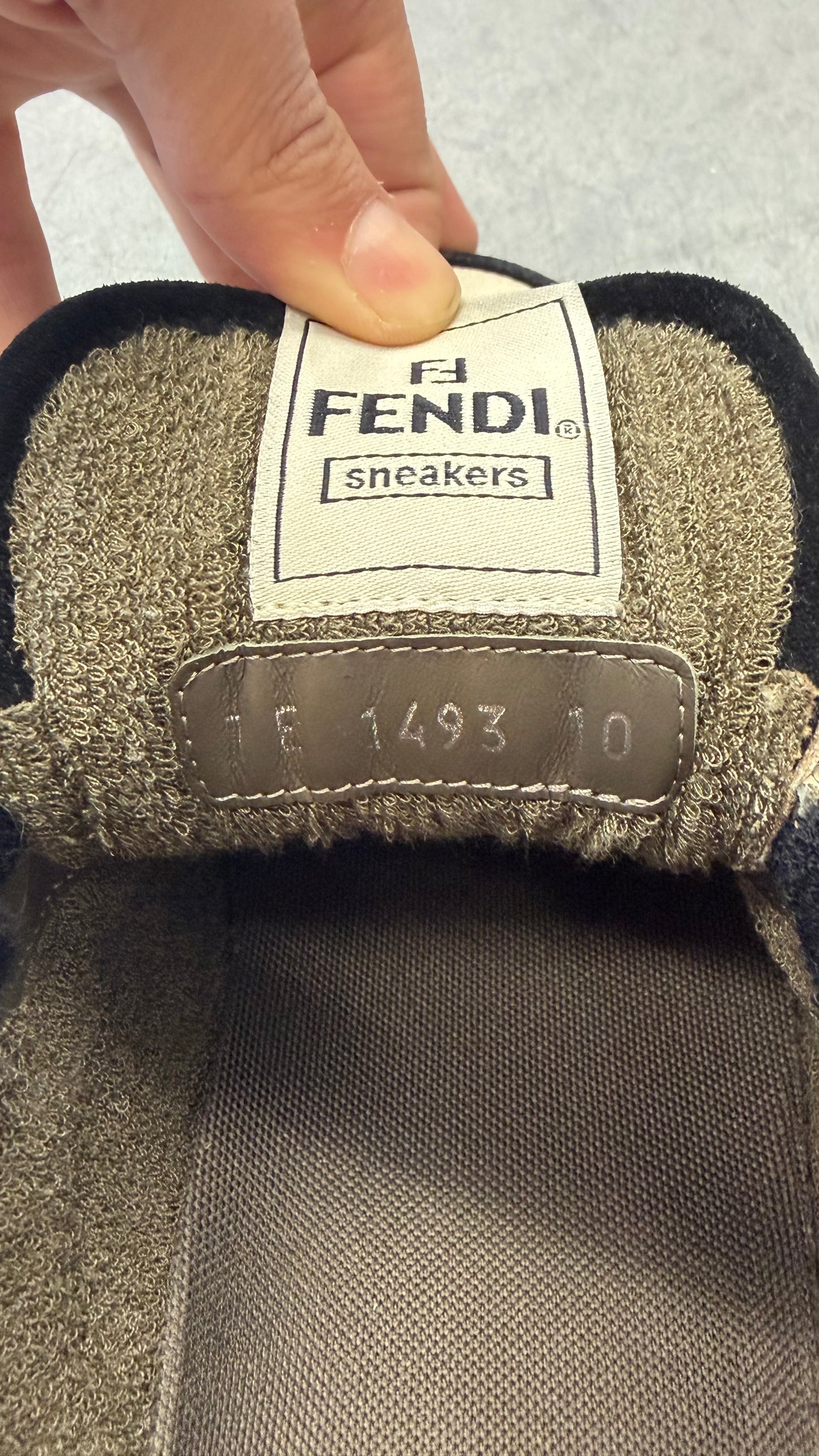 SIZE 10 FENDI MATCH LOW TOP LEATHER SNEAKERS (W/O BOX)